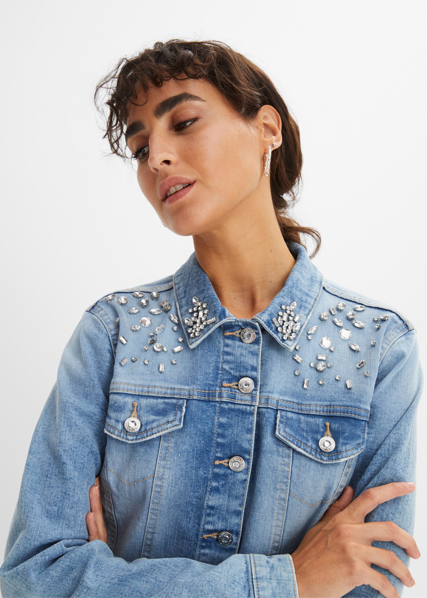 bonprix Jeansjacke in klassischer Form und mit hochwertigen Glitzersteinen