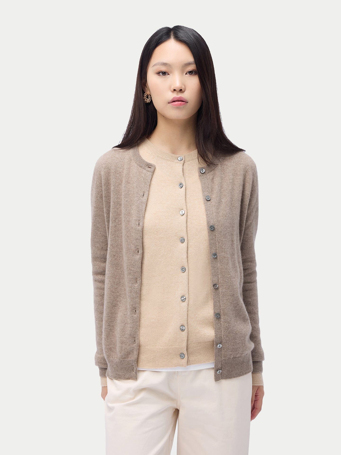 GOBI Cashmere Cardigan Kaschmir Strickjacke mit R-Ausschnitt und Knöpfen