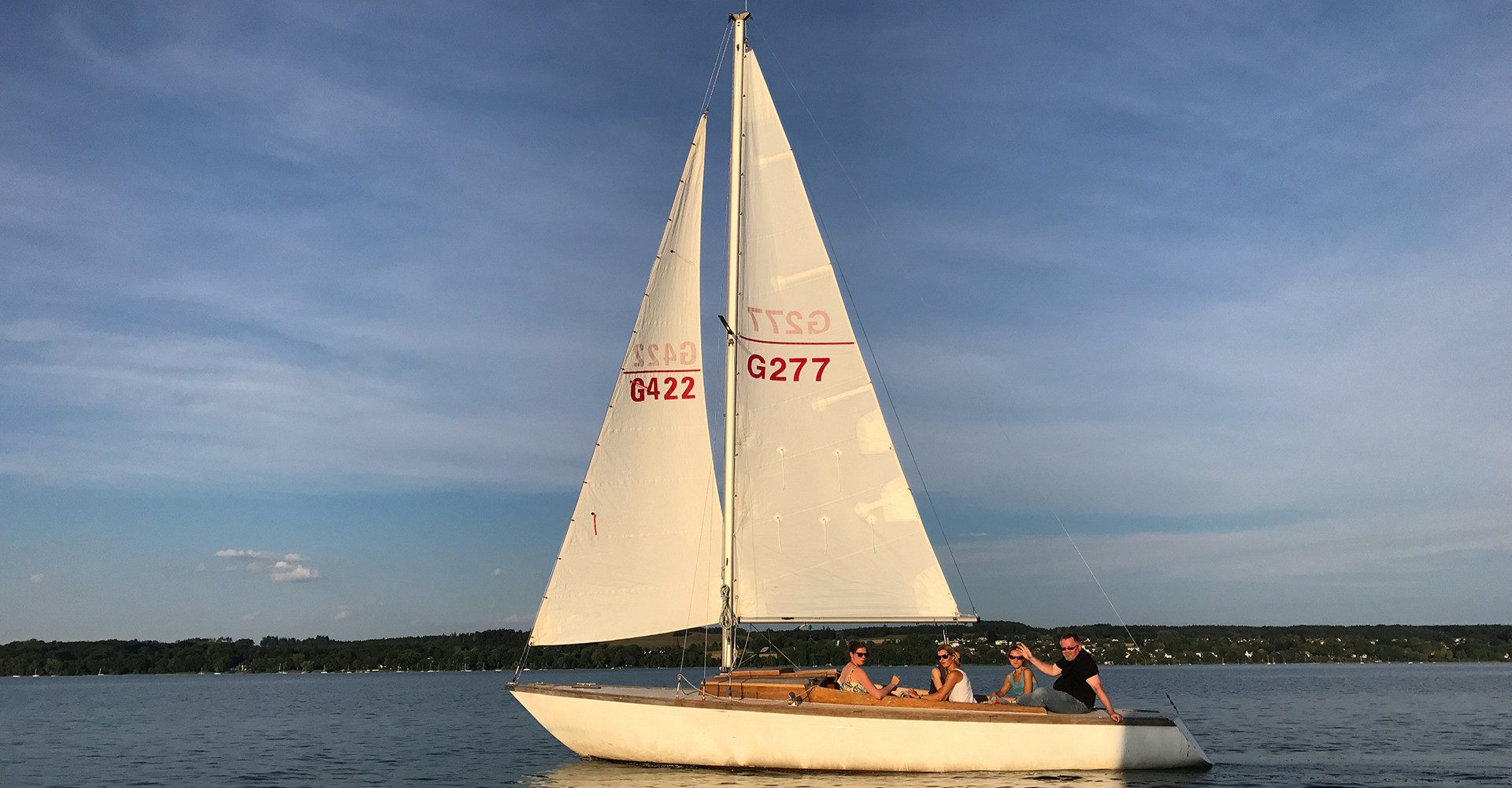 Jochen Schweizer Erlebnisgutschein Sunset Sailing Utting am Ammersee, Segelmagie am Ammersee-Abend