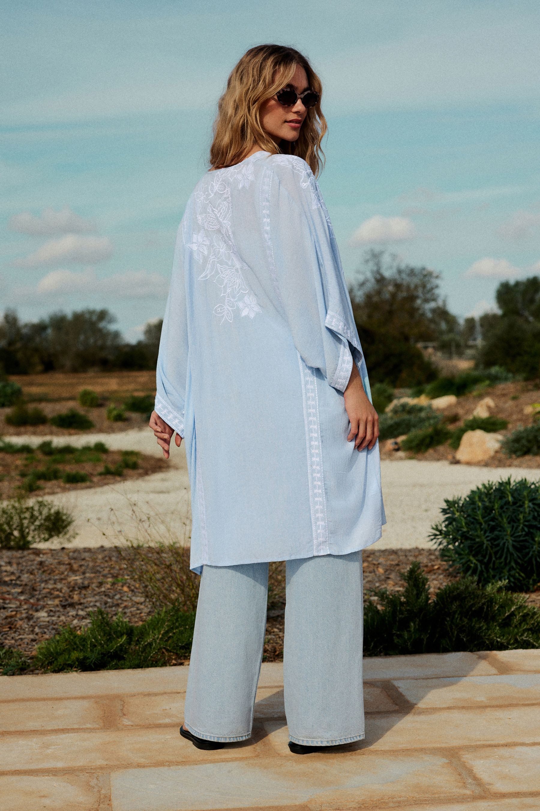 Next Blusenkimono Langer bestickter Kimono-Morgenmantel (1-tlg) günstig online kaufen