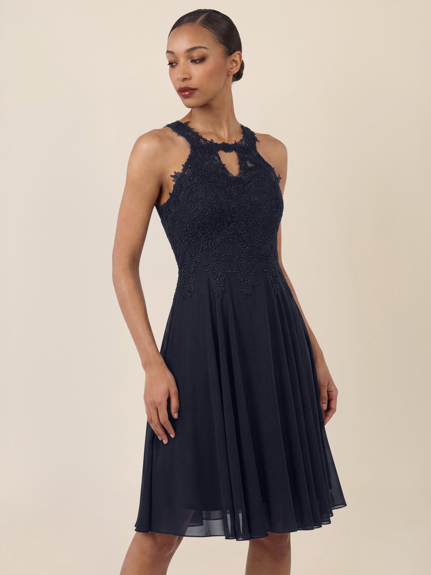 Apart Cocktailkleid mit floraler Spitzenpracht günstig online kaufen