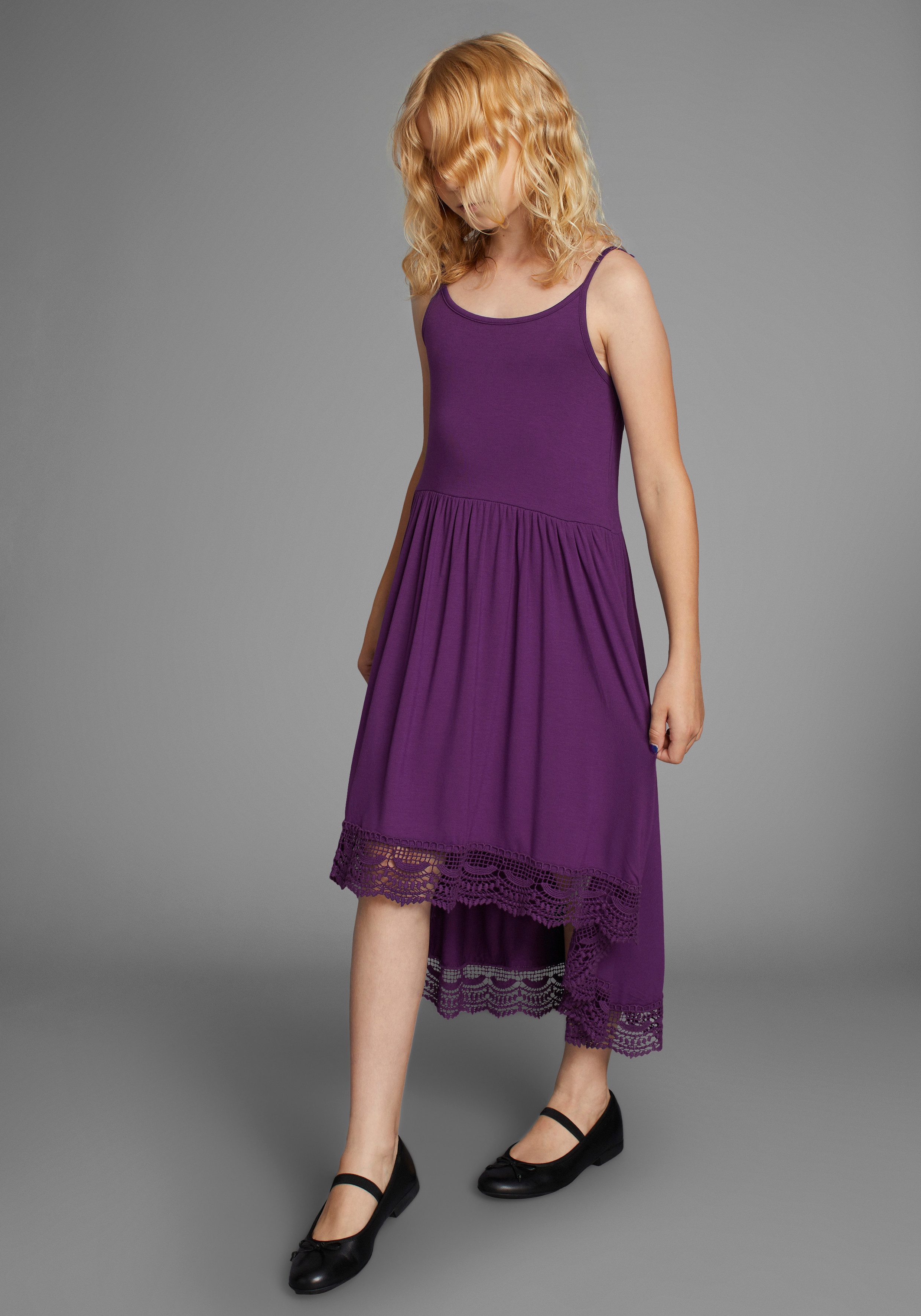 KIDSWORLD Jerseykleid - Spaghettikleide aus Viskose luftiges Jerseykleid, knieumspielende Длина