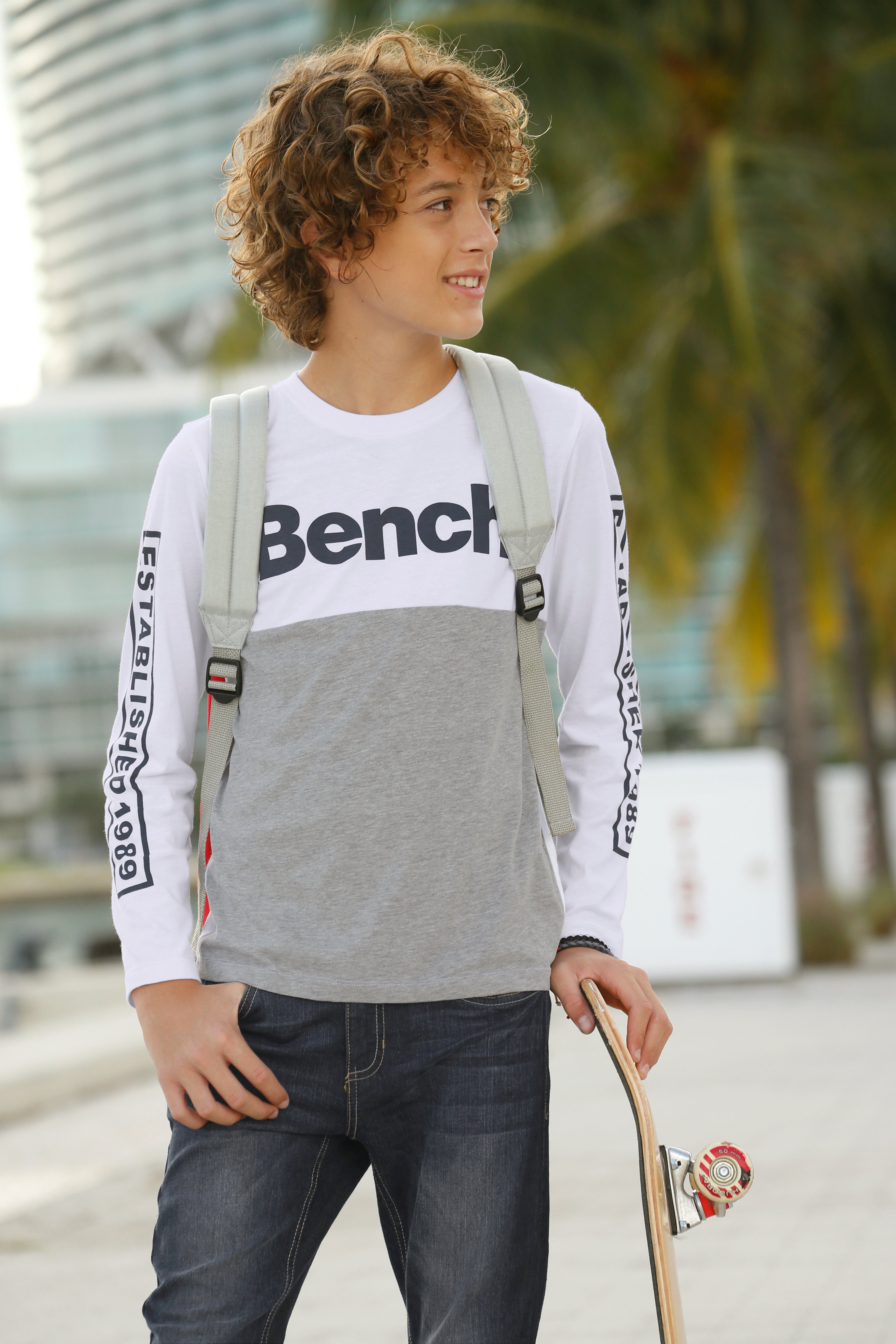 Bench. Langarmshirt mehrfarbig und Drucken mit