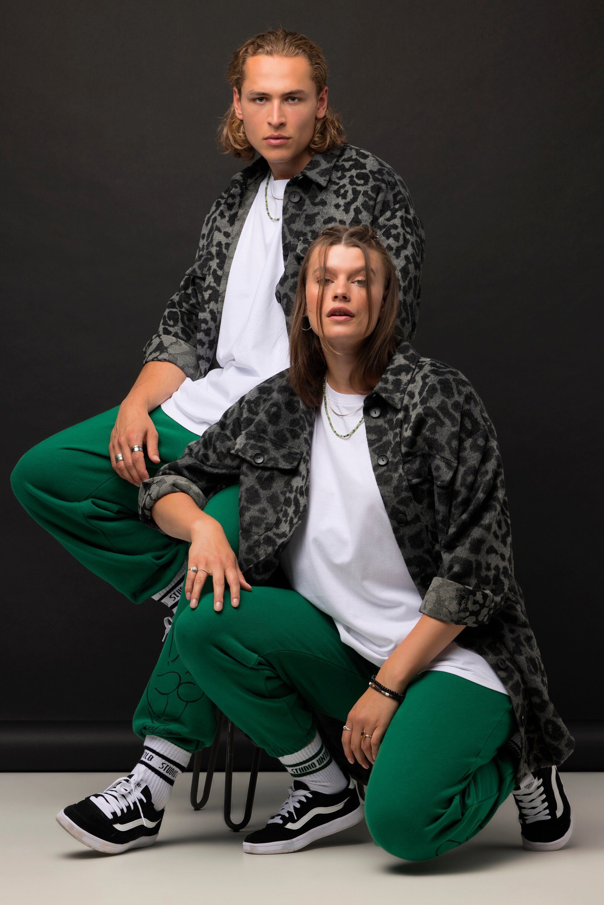 Studio Untold Sommerjacke Hemdjacke oversized Leo-Plüsch Hemdkragen Langarm