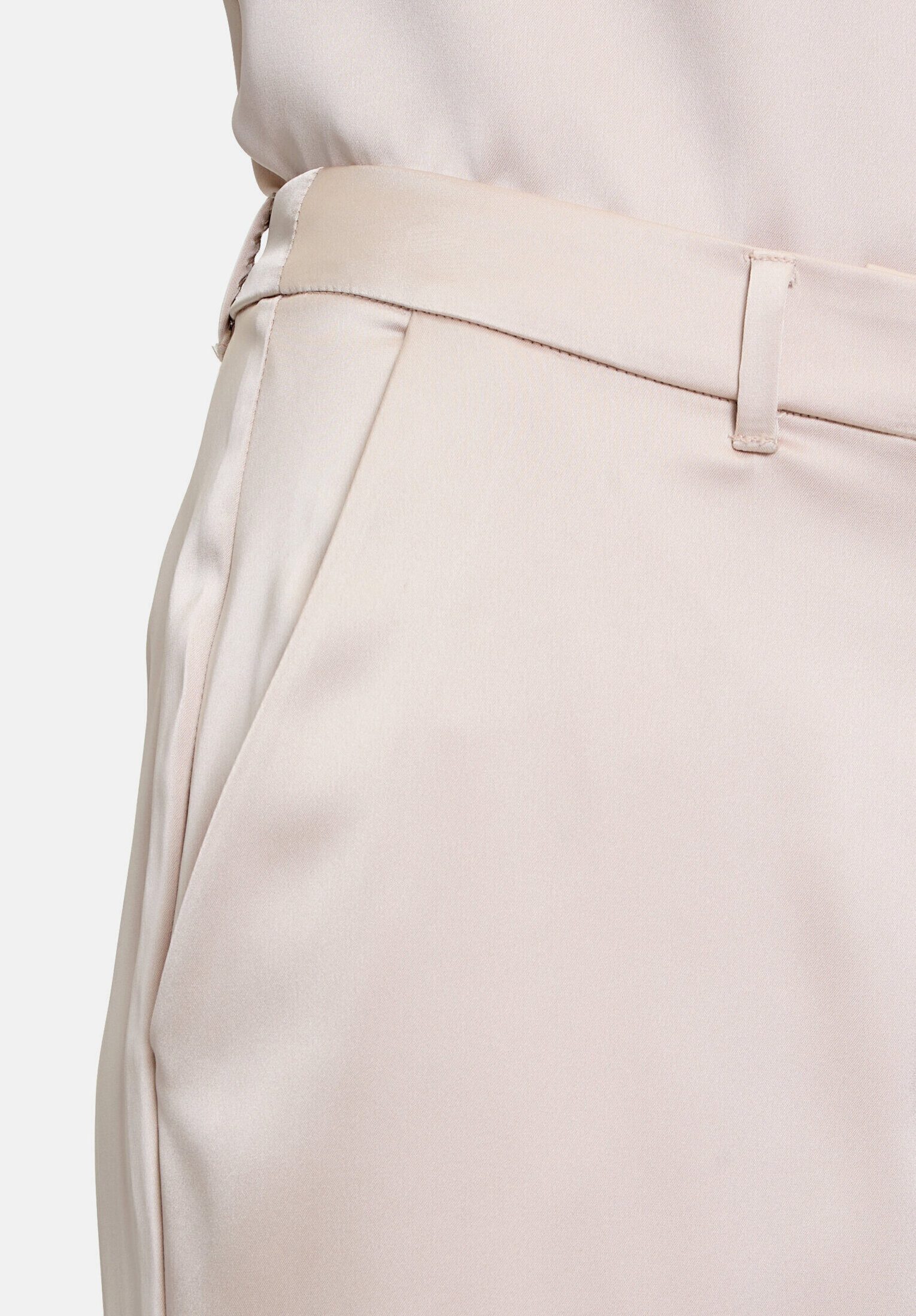 Betty&Co Anzughose Damen mit Glanzeffekt Material – Bild 4 von 5