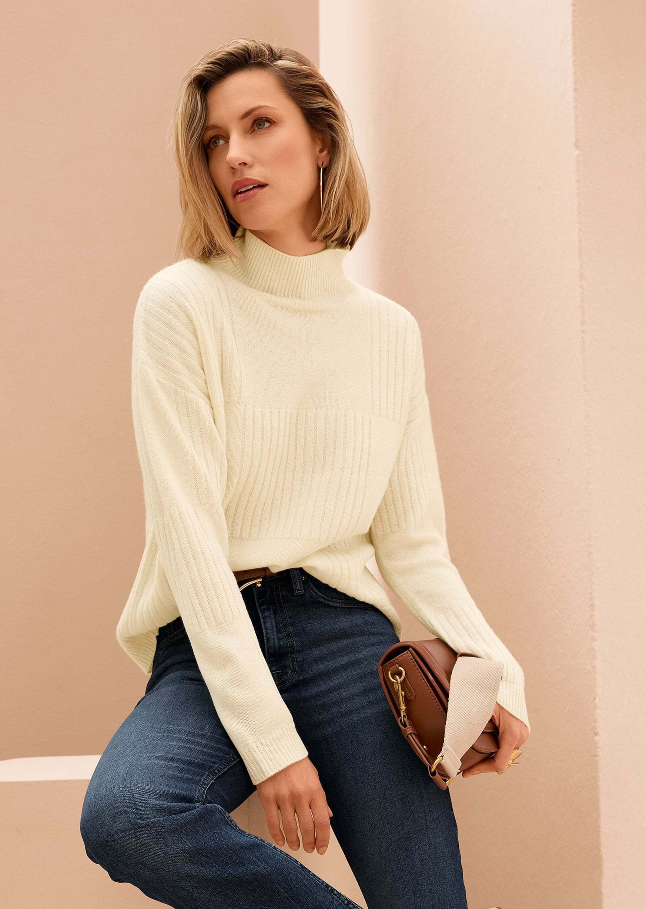 MADELEINE Strickpullover Langarm Stehkragen-Pullover, Wolle Uni-Design trifft auf modernen Stehkragen-Look