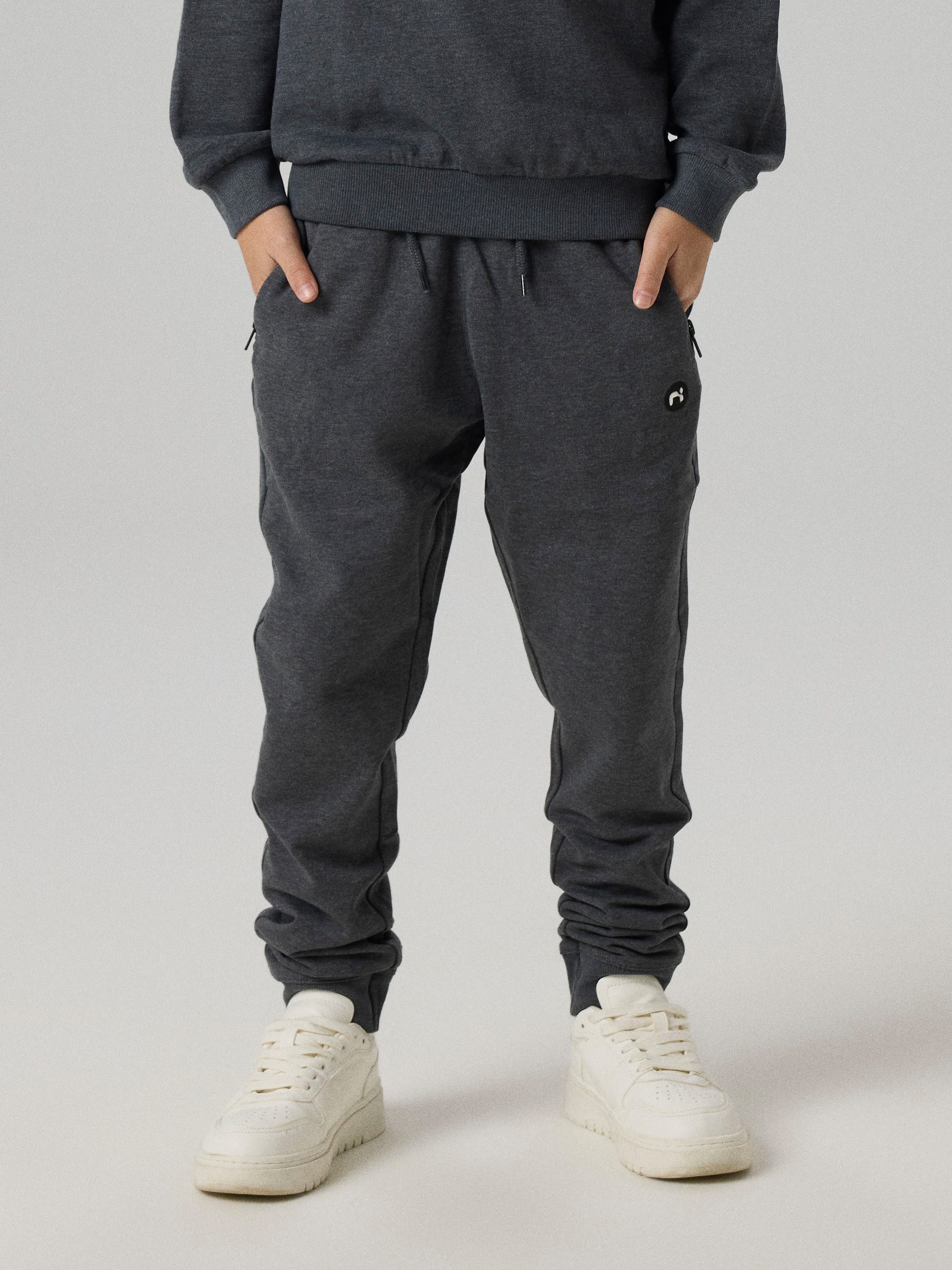 Name It Jogginghose NKMVIMO für Jungen mit Bündchen und Stretchkomfort unifarben, casual, regular fit, Baumwollmischung, Rundhals