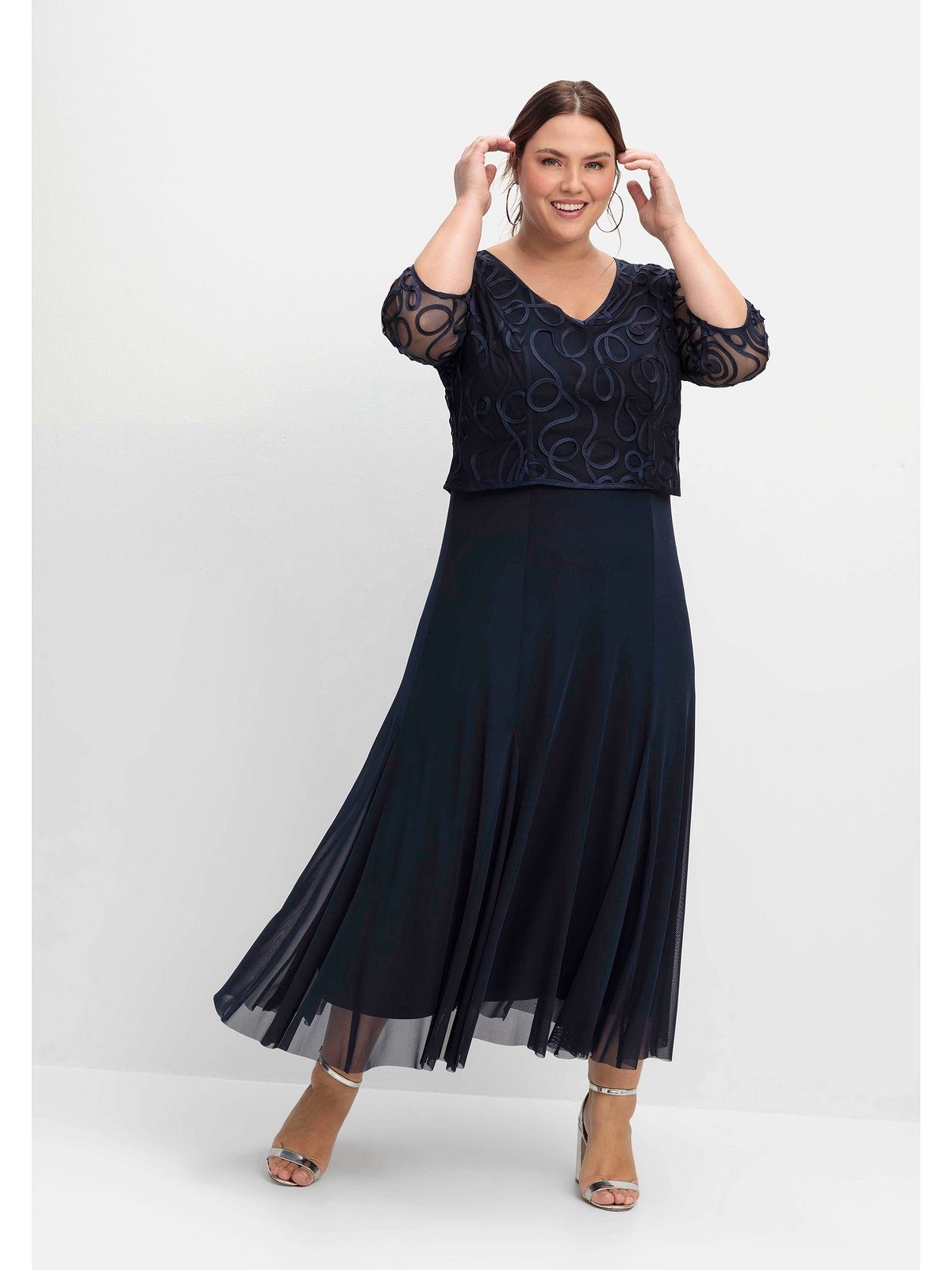 Sheego Abendkleid Große Größen aus Mesh, mit Zierborten