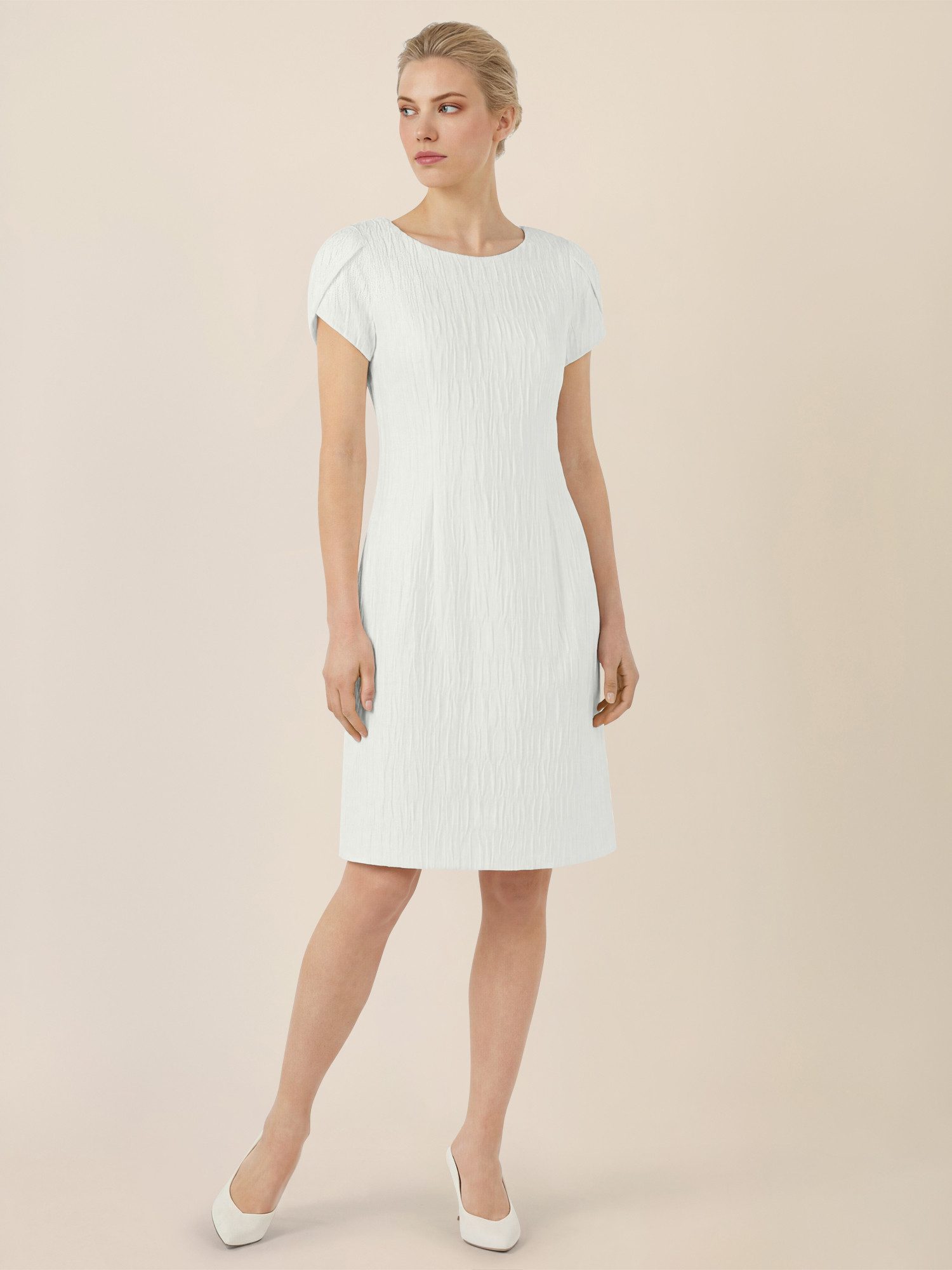 Apart Brautkleid mit Struktur-Effekt und femininer Linie günstig online kaufen