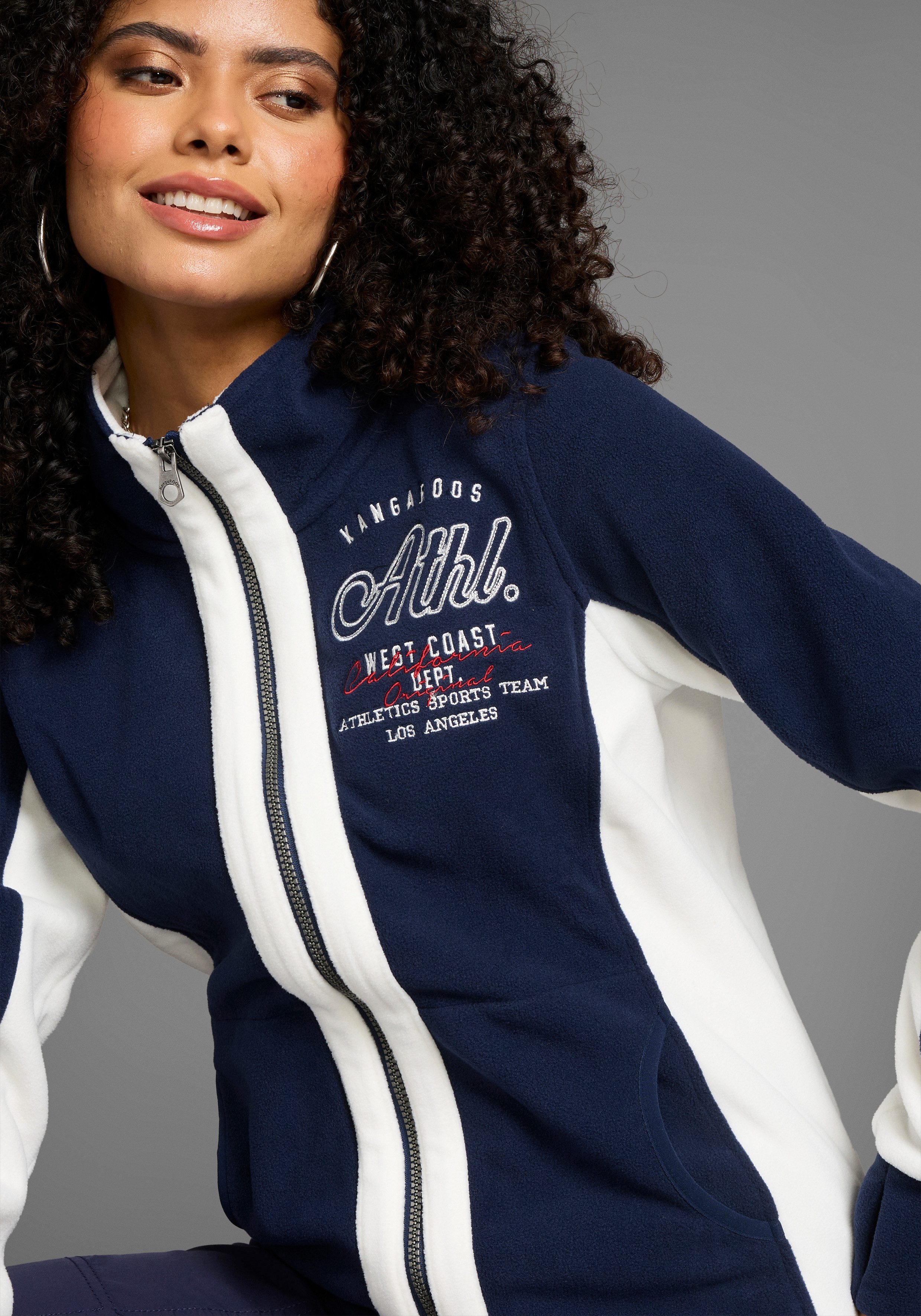 KangaROOS Fleecejacke für kalte Tage, schnelltrocknend, wärmend, figurbetonter Schnitt