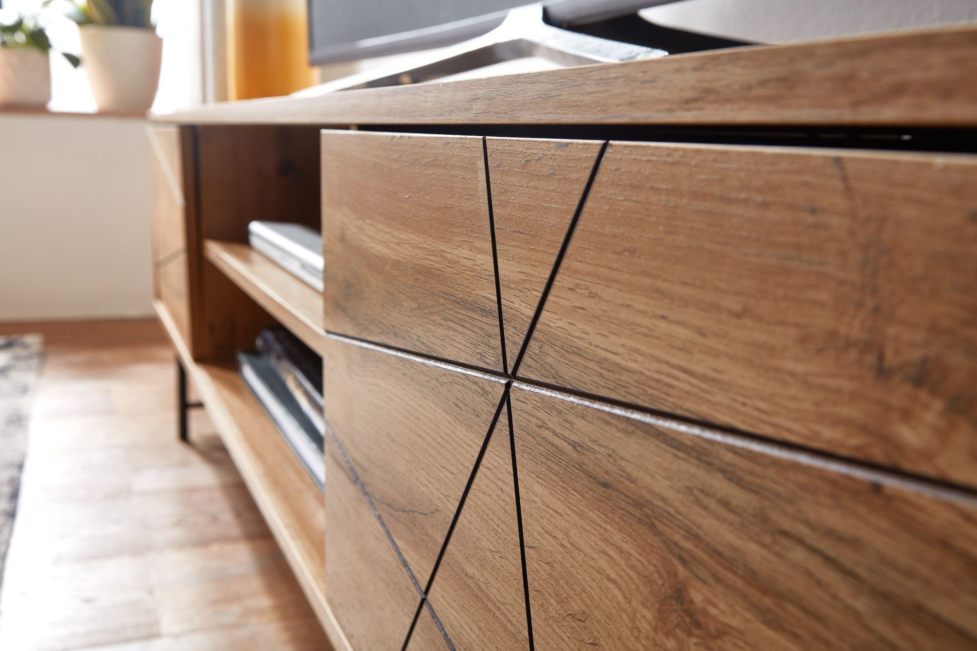 FineBuy Lowboard Holz Eiche-Dekor 160x45x40 cm TV-Kommode mit zwei Türen, Design TV-Schrank Hoch, Fernsehtisch Fernsehschrank Modern, Fernsehkommode Wohnzimmer – Bild 4 von 5