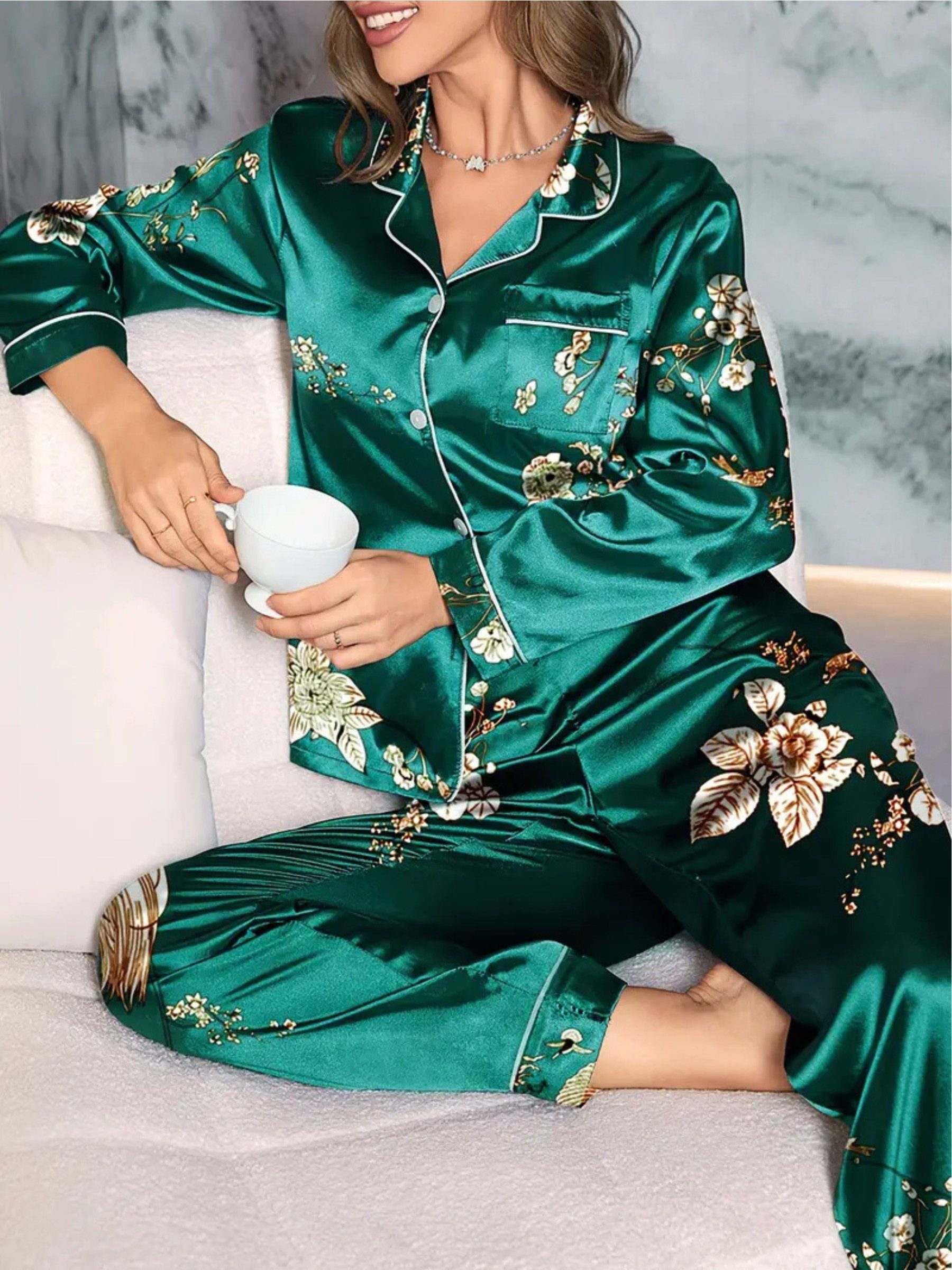 Elegant Love Schlafanzug Lässige Satin Loungewear – Bequeme Nachtwäsche mit Blumendruck (Set, 2 tlg., Langarm-Oberteil mit langer Hose) Komfortabler Pyjama – Elegante Homewear für entspannte Nächte