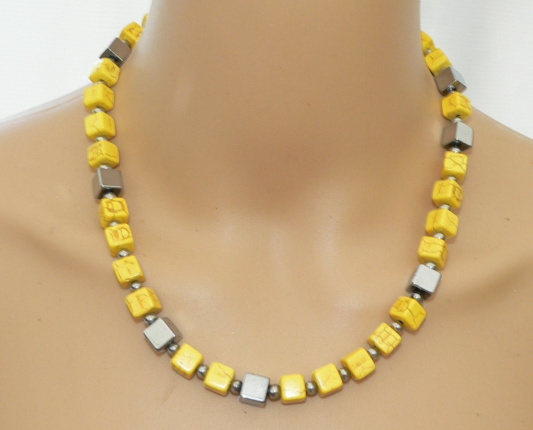 traumschmuck Collier 456i Halskette Würfelkette Würfel Hämatit silber Howlith gelb (Geschenk, Muttertag, Weihnachten, Geburtstag, Valentinstag, incl. Schmuckbox), handgefertigt, Made in Germany
