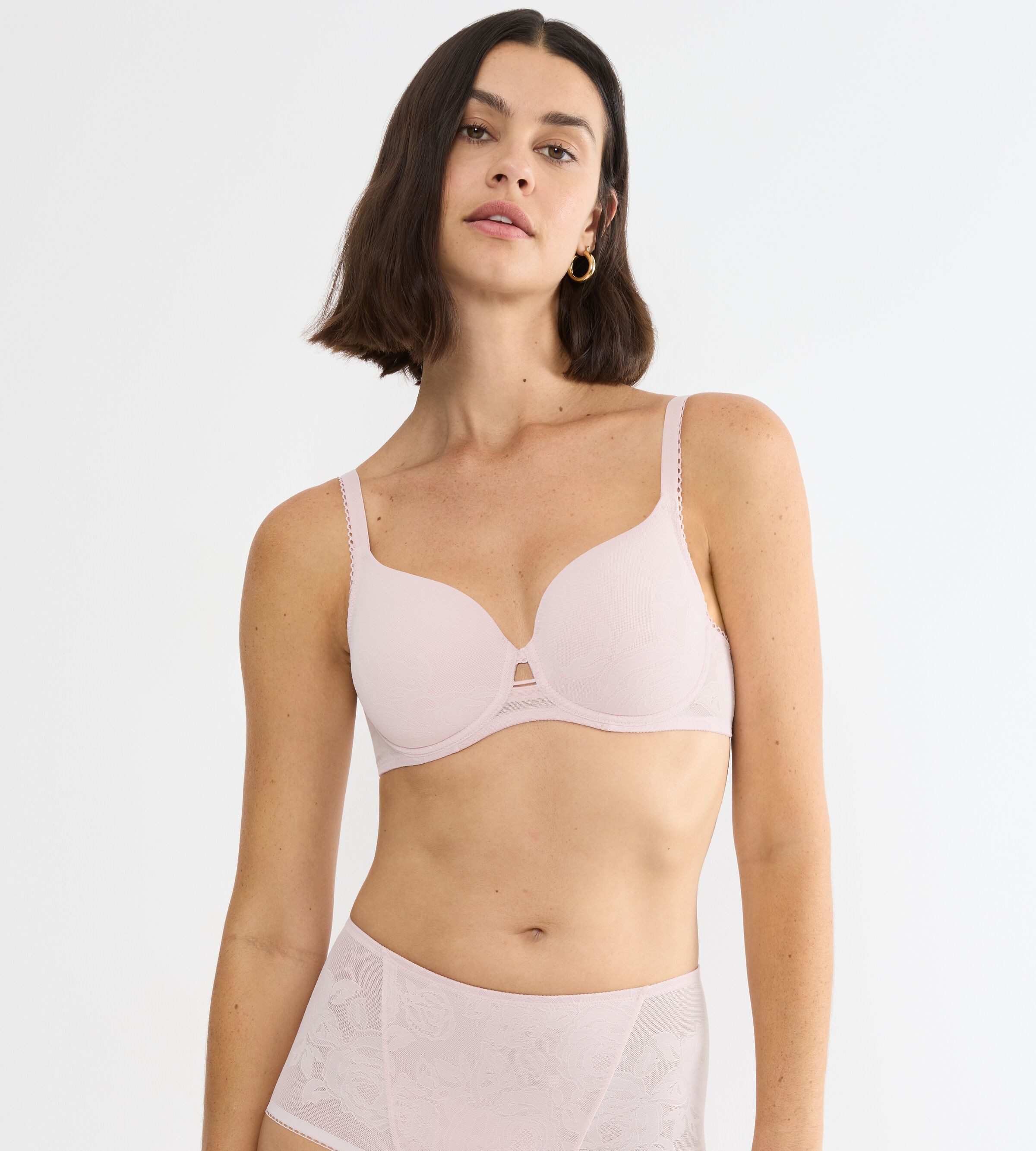 Triumph Bügel-BH Wild Rose Sensation flache formende Spitze, mittlerer Shape-Effekt