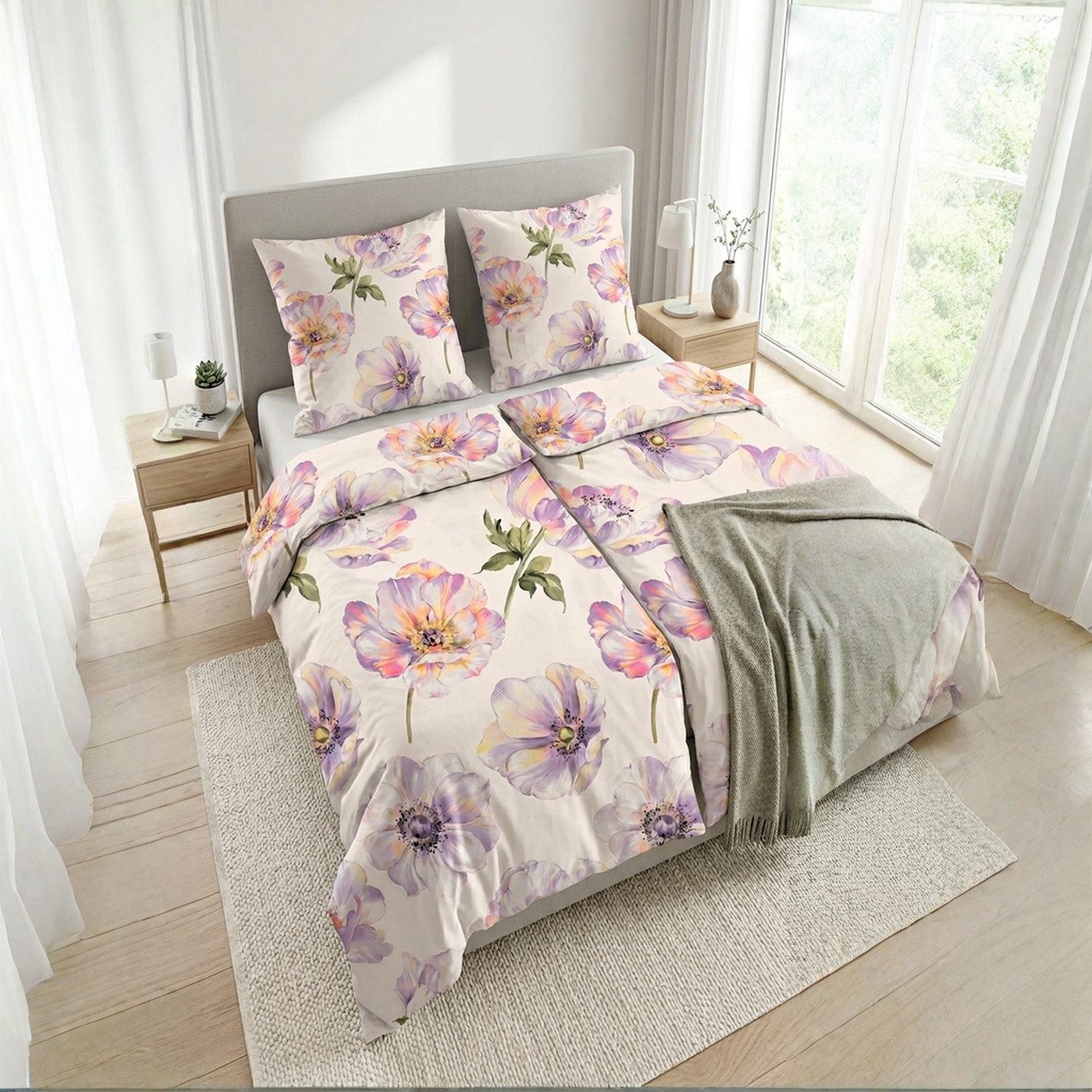 Beddinghouse Bettwäsche Satin, Baumwolle, lila Blüten auf hellem Hintergrund