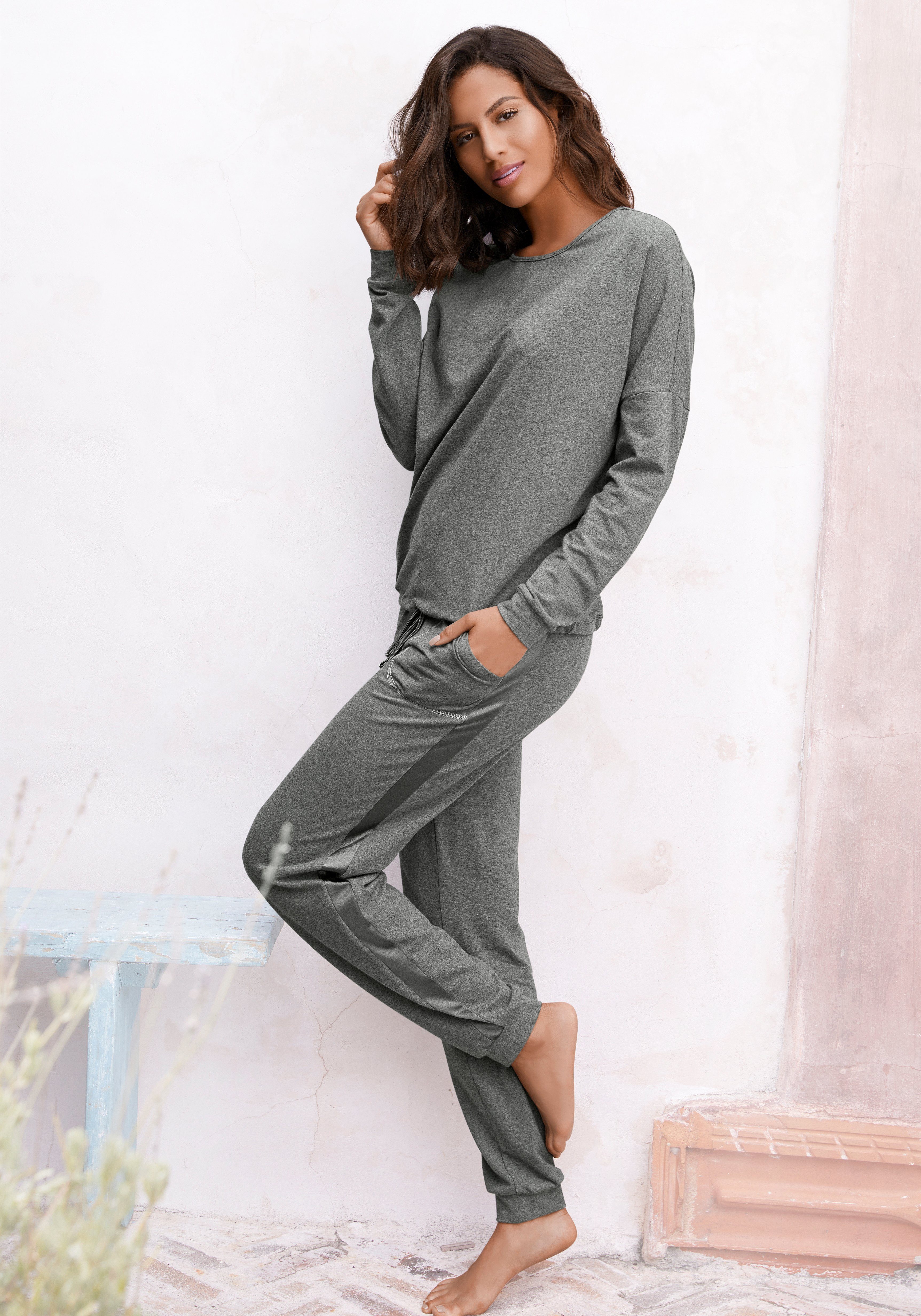 Vivance Dreams Pyjama (2 tlg) mit aufgesetzten Seitenstreifen günstig online kaufen