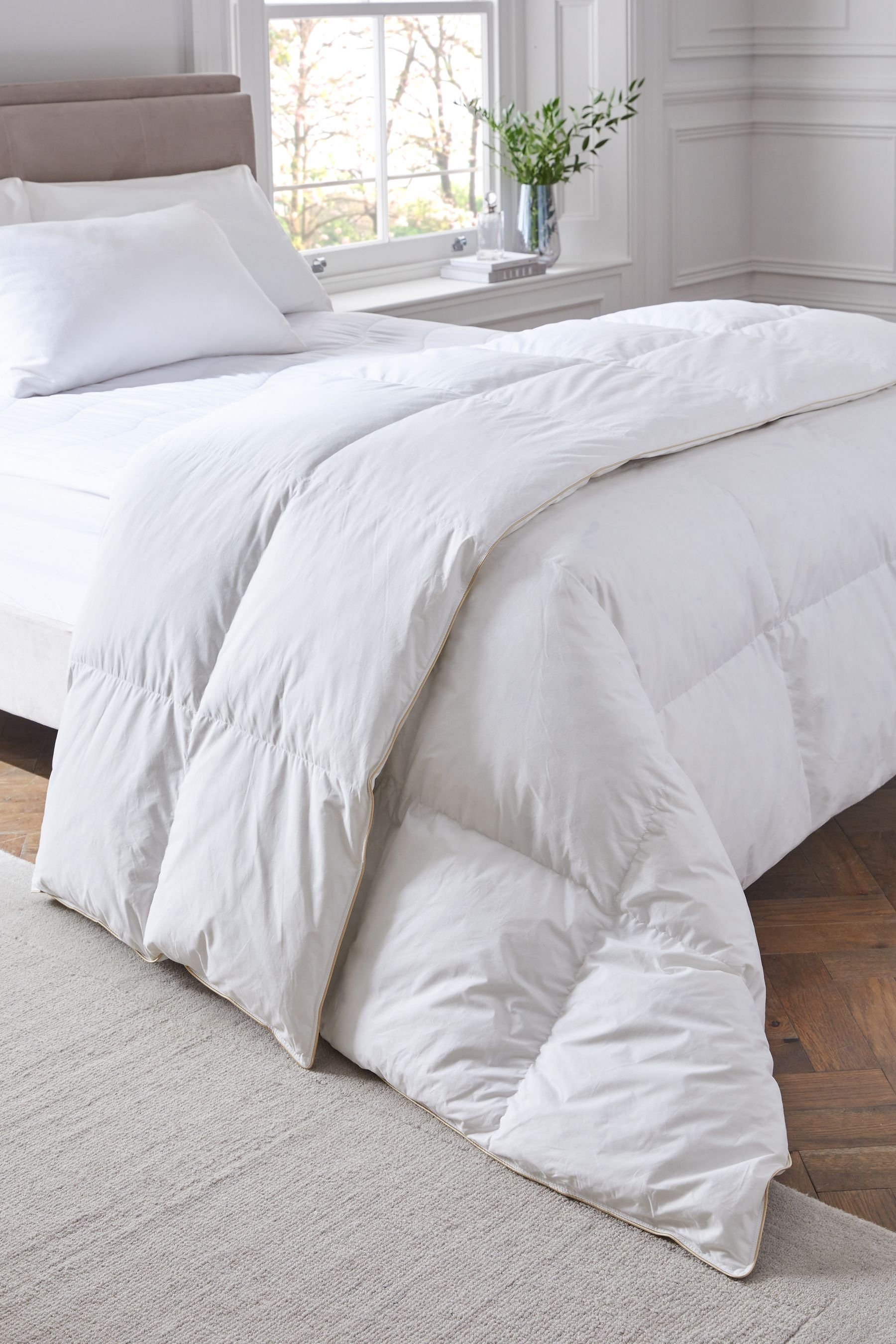 Next Federbettdecke 15 Tog Bettdecke aus Gänsefedern und Daunen, Füllung: Obermaterial: 100 % Baumwolle. Füllung: 90 % Gänsefedern*, 10 % Gänsedaunen* * Enthält nicht-textile Elemente tierischen Ursprungs.