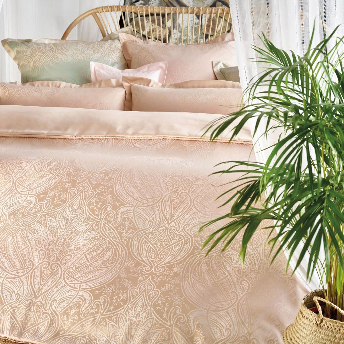 Curt Bauer Bettwäsche Reena in 200x200 + 2x 40x80 cm 9013-1113 rosé gold Ornamente, Mako-Brokat-Damast, 3 teilig, Wendebettwäsche aus 100% Baumwolle