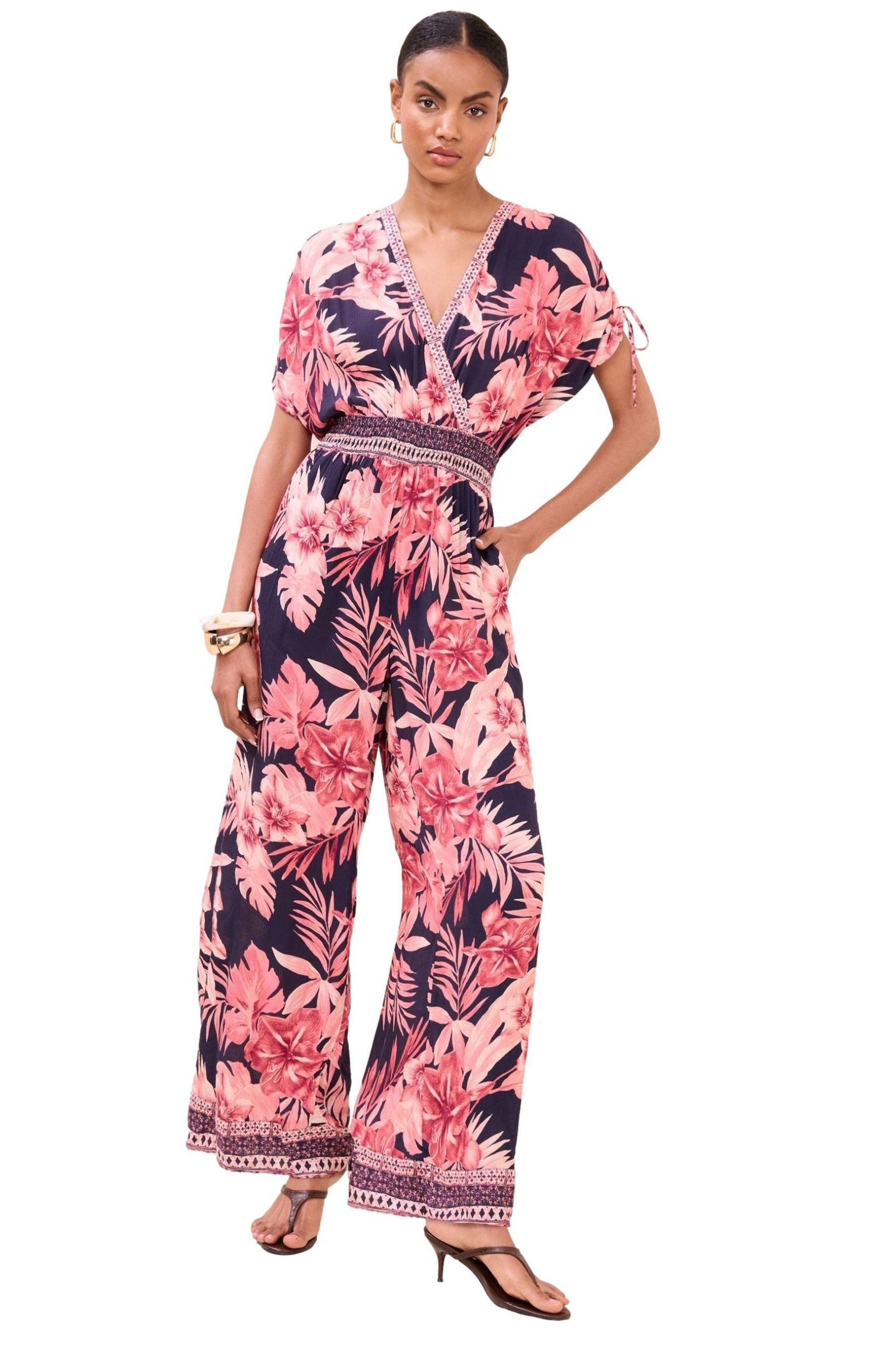 LIPSY Jumpsuit Lipsy Jumpsuit mit Kimonoärmeln, Kurzgröße (1-tlg)