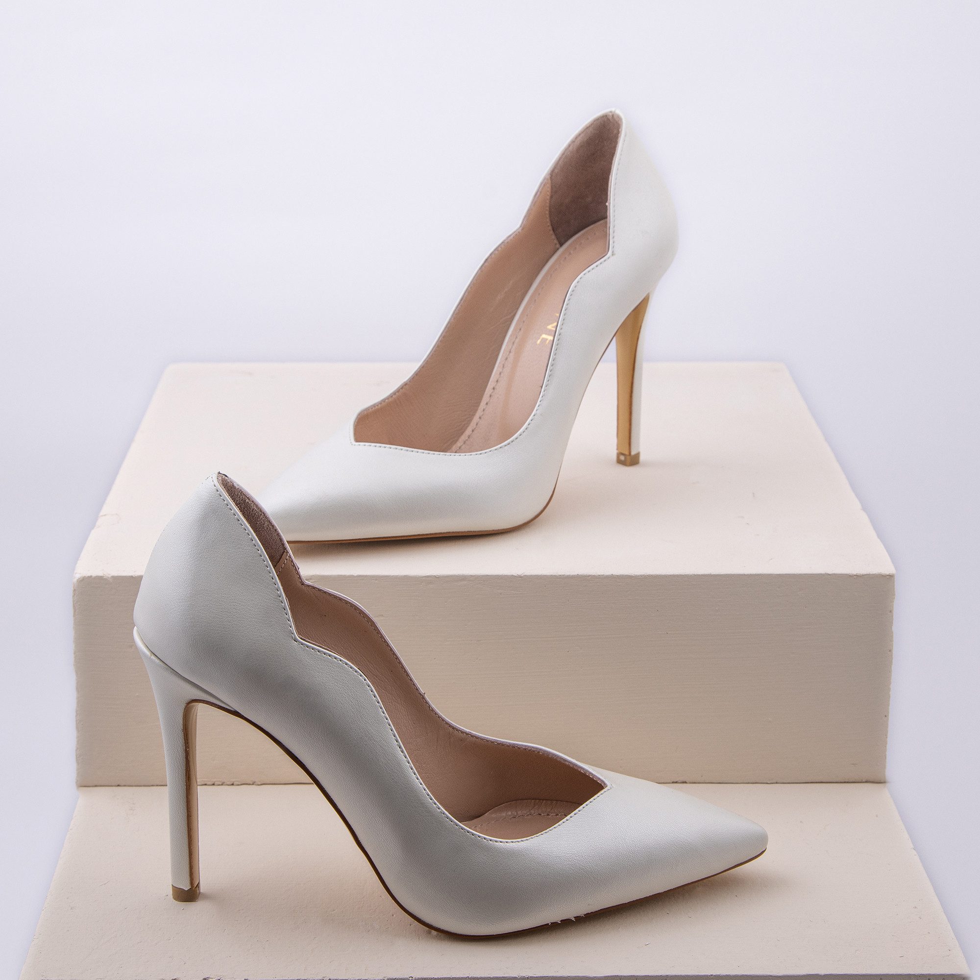 Ruxene Pumps/Hochzeit,Date,Brautschuhe,Einladung,Party/Weiß Pumps (Glänzen Sie Ihre Hochzeiten und besonderen, Femininer Stil mit asymmetrischem Schnitt) Sexy, Schick, Mutig, Romantisch und Weiblich aussehen