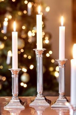 EDZARD Kerzenleuchter Lincoln, Kerzenleuchter mit Silber-Optik, kannelierter Kerzenständer für Stabkerzen, versilbert und anlaufgeschützt, Höhe 23 cm