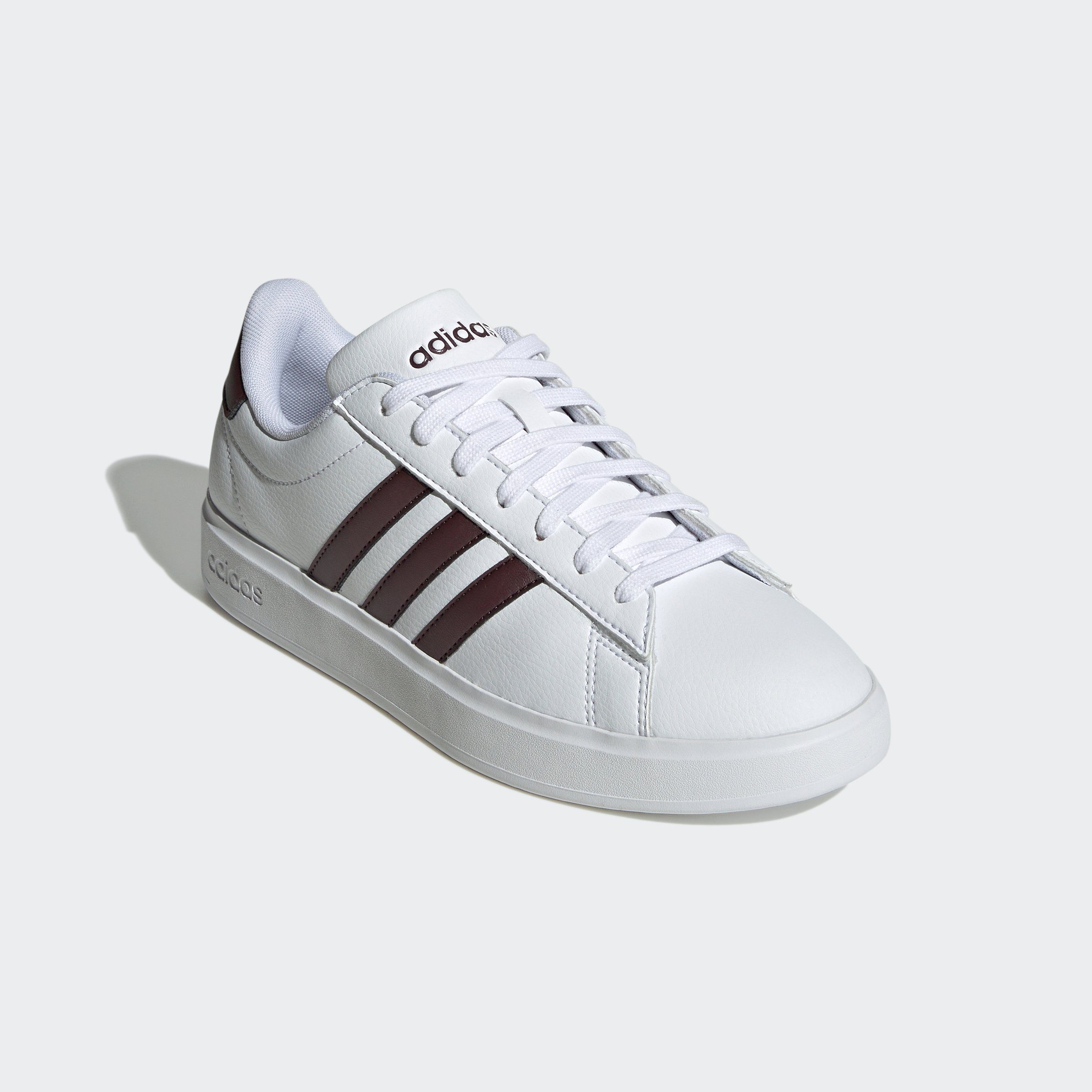 adidas Sportswear GRAND COURT CLOUDFOAM LIFESTYLE COURT COMFORT Sneaker Design auf den Spuren des adidas Superstar