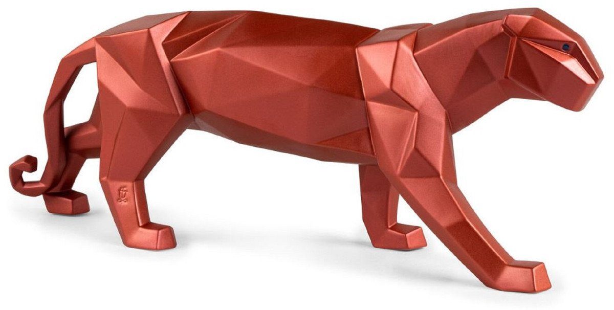 Casa Padrino Dekofigur Casa Padrino Luxus Porzellan Panther Skulptur Rot Metallic 50 x 12 x H. 19 cm - Hangefertigte Deko Figur aus feinstem spanischen Porzellan - Luxus Deko Accessoires