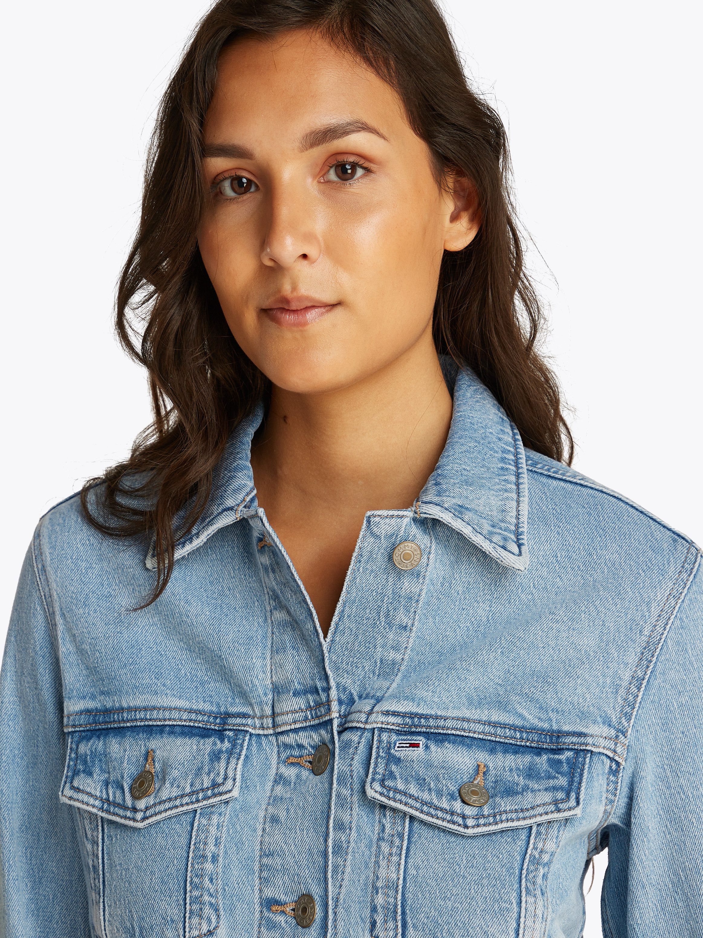 Tommy Jeans Jeansjacke CLASSIC TRUCKER JACKET BI8110 mit Brusttaschen, Logo günstig online kaufen