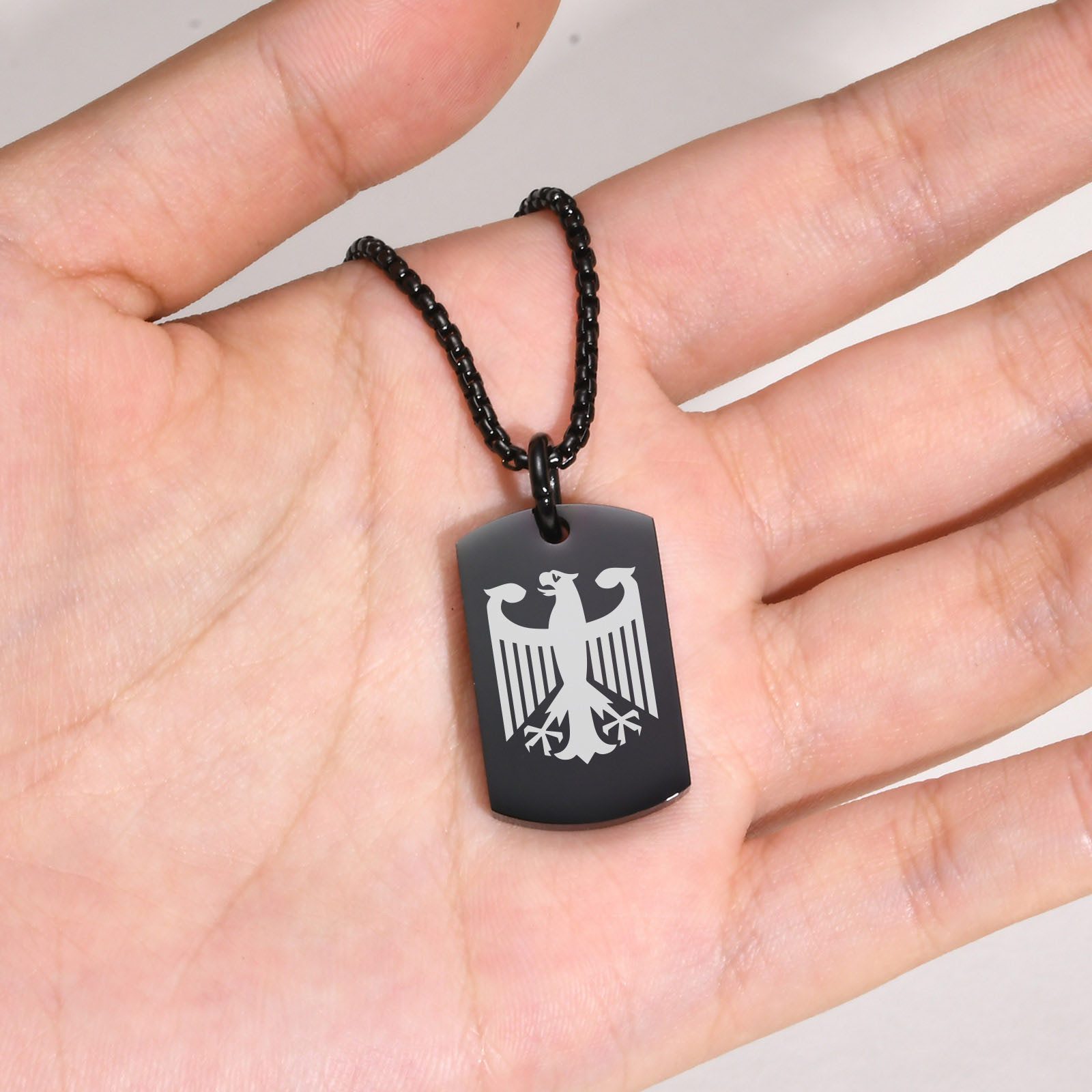 KARMA Kette mit Anhänger Halskette Adler Schwarz, Silber oder Gold Herren (Männer Herrenhalskette modern), Edelstahl 60 cm Kette Herrenschmuck – Bild 3 von 5