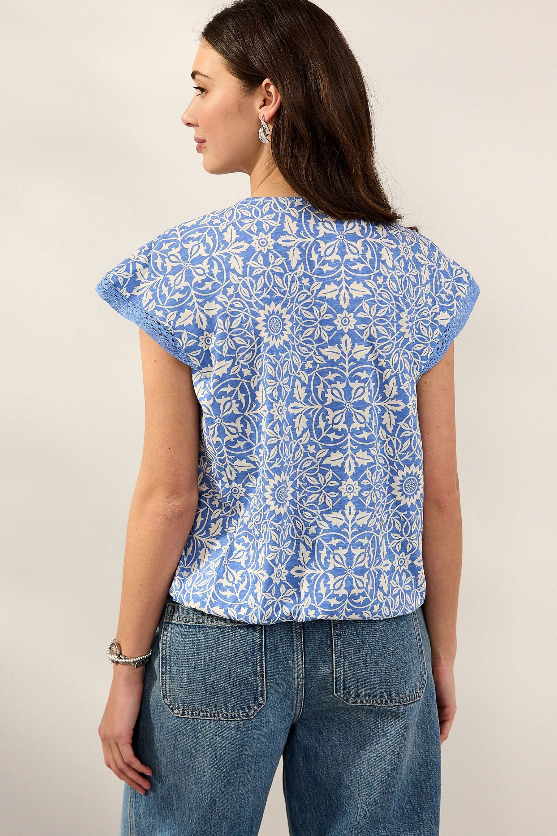 Next V-Shirt Kurzärmeliges Top, Spitzendetails und günstig online kaufen