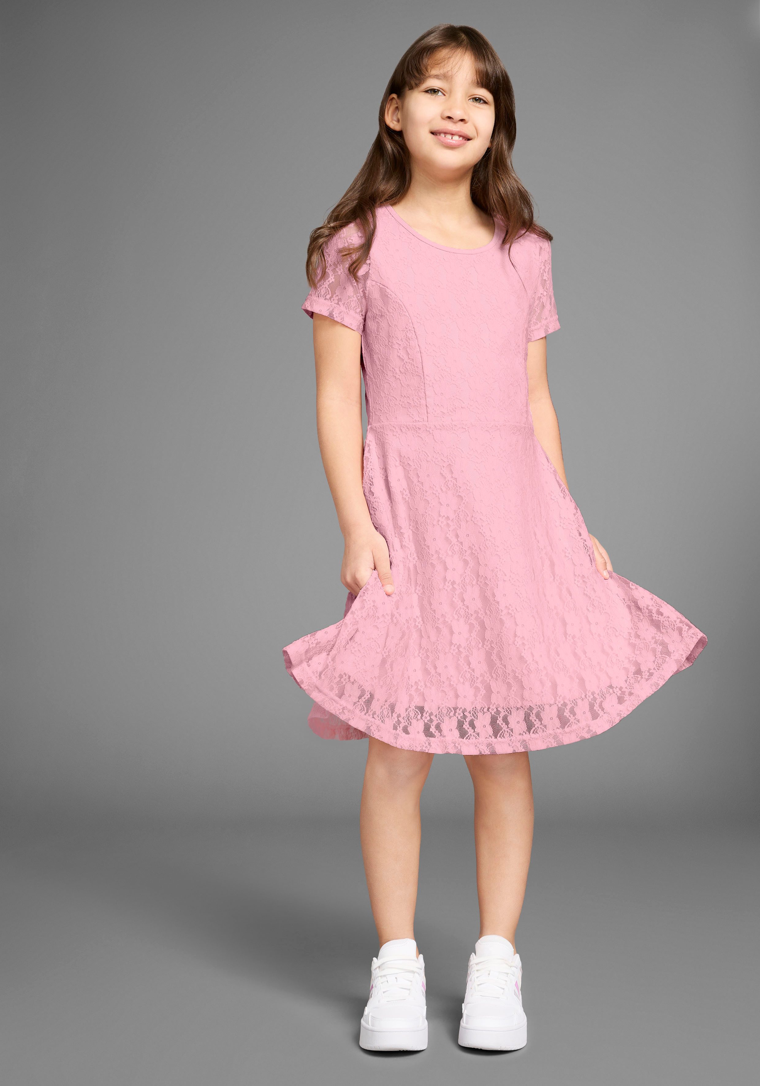 KIDSWORLD Spitzenkleid Jerseykleid mit aufwendiger Spitze Festliches Kleid mit Spitze