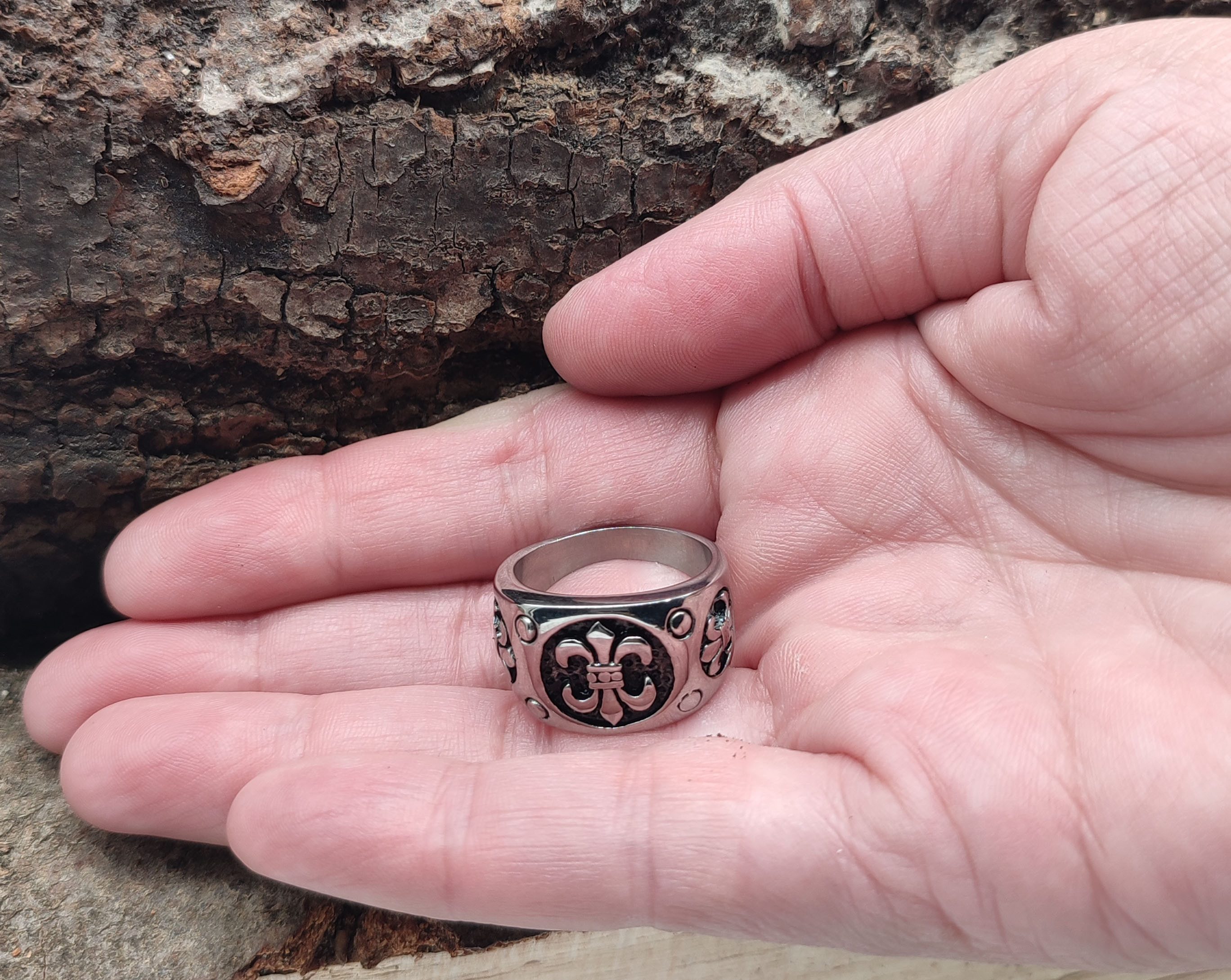 Kiss of Leather Fingerring RING FLEUR-DE-LIS, GR. 57-71 (FL25) - EDELSTAHL günstig online kaufen