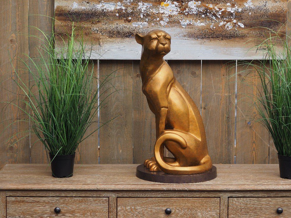 IDYL Dekofigur IDYL Bronze-Skulptur Sitzender Jaguar, Bronze – sehr robust – Langlebig – witterungsbeständig gegen Frost, Regen und UV-Strahlung. Die Modelle werden in Wachsausschmelzverfahren in Bronze gegossen und von Hand patiniert.