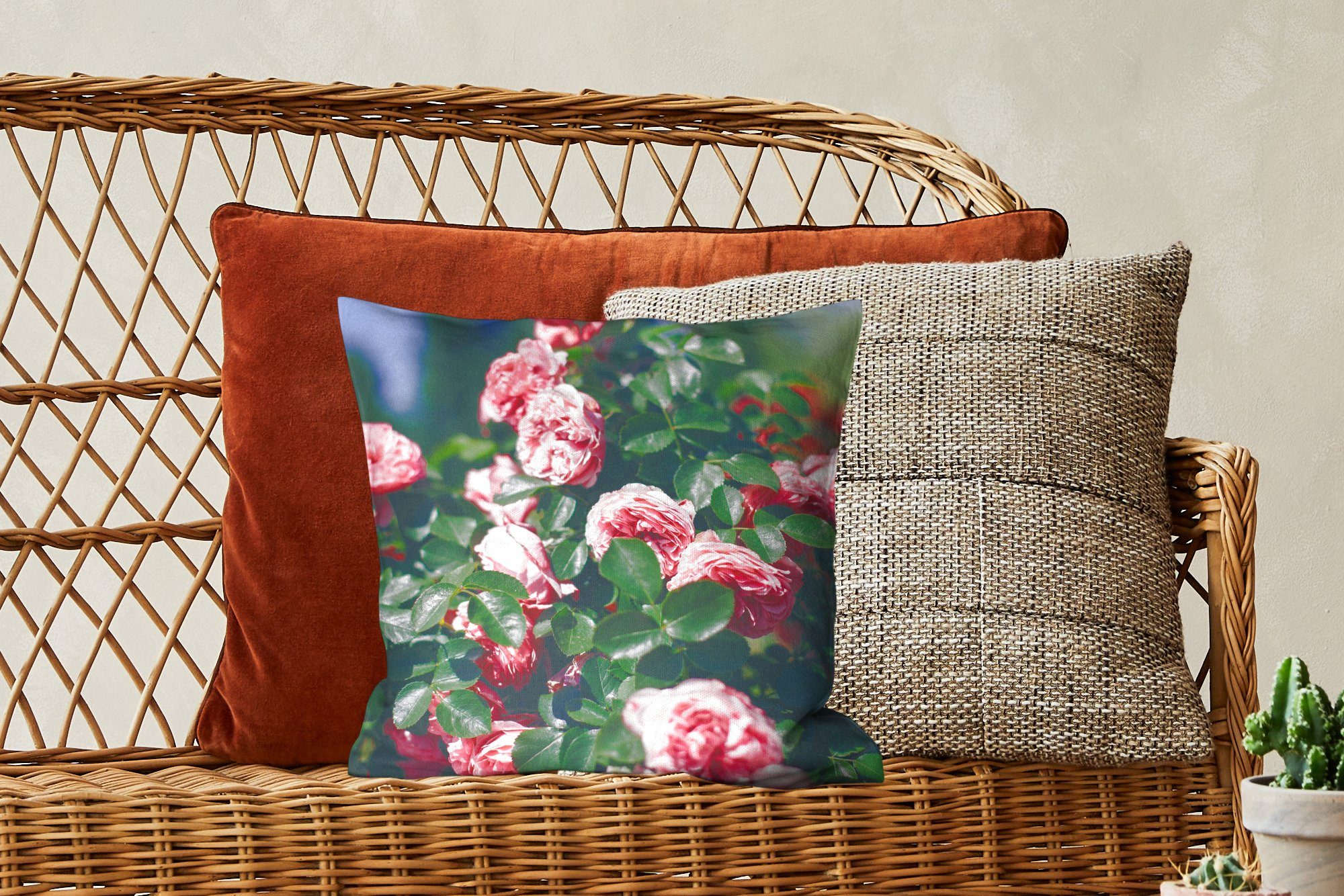 MuchoWow Dekokissen Schöne Rose mit Sofakissen Wohzimmer, für Füllung Deko, Sommergarten, im Zierkissen rosa Schlafzimmer
