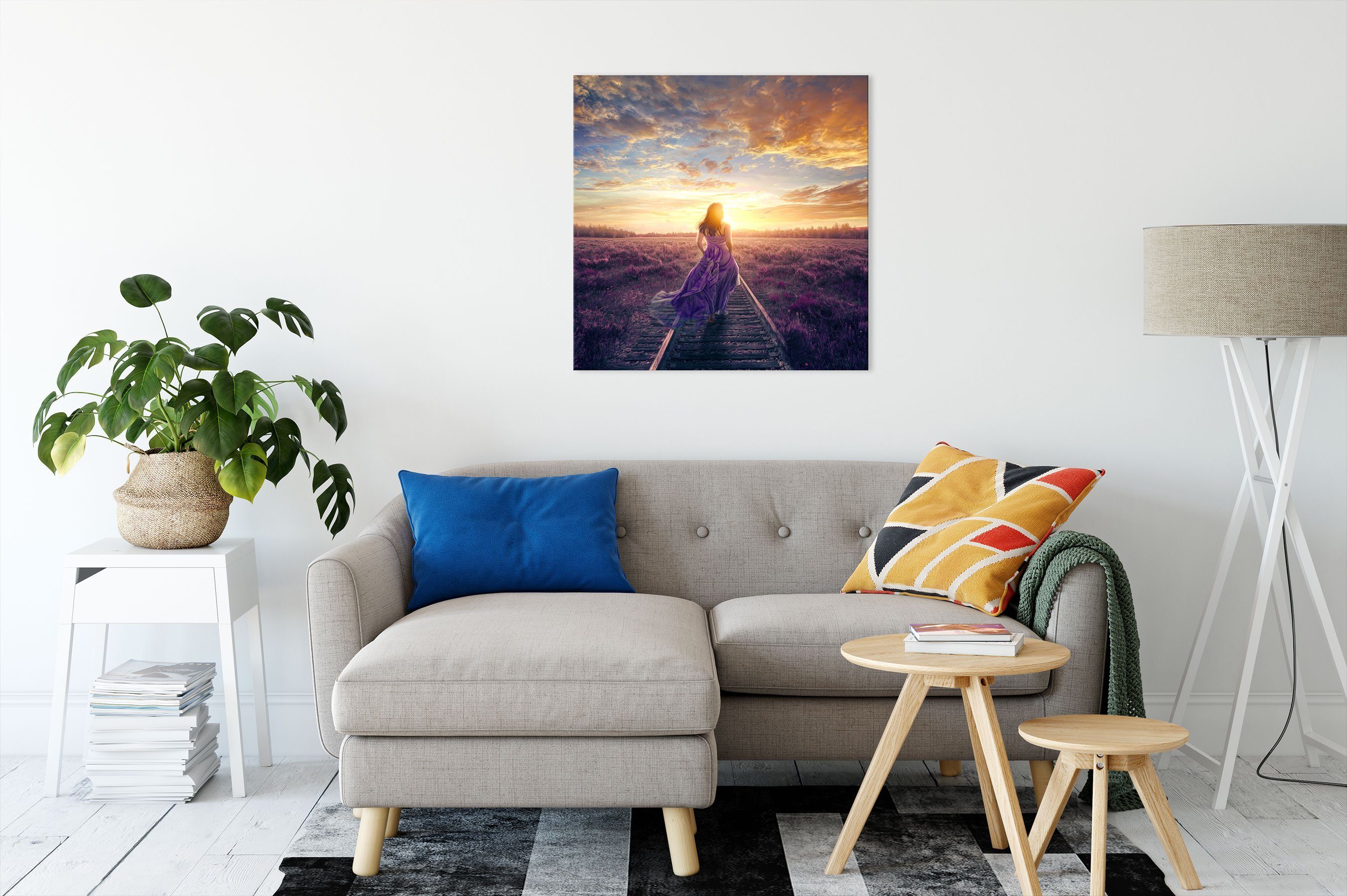 Pixxprint Leinwandbild Frau auf Schienen bei Sonnenuntergang, Frau auf Schi günstig online kaufen