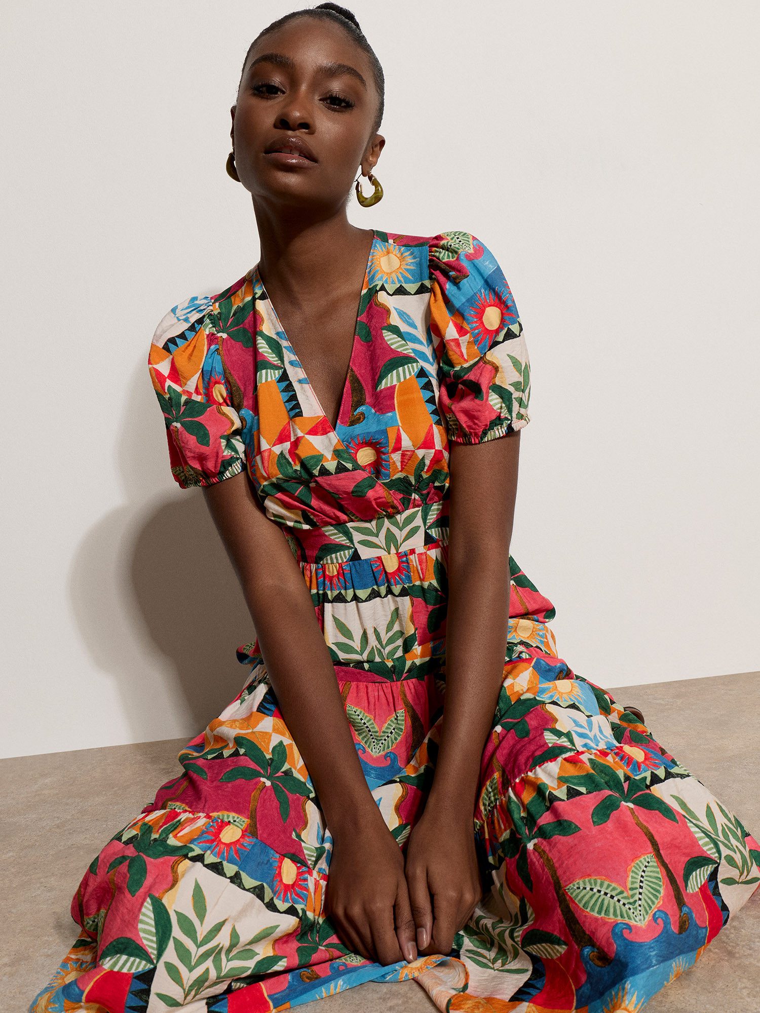 Midikleid Midi-Kleid mit Tropenprint und Stufen
