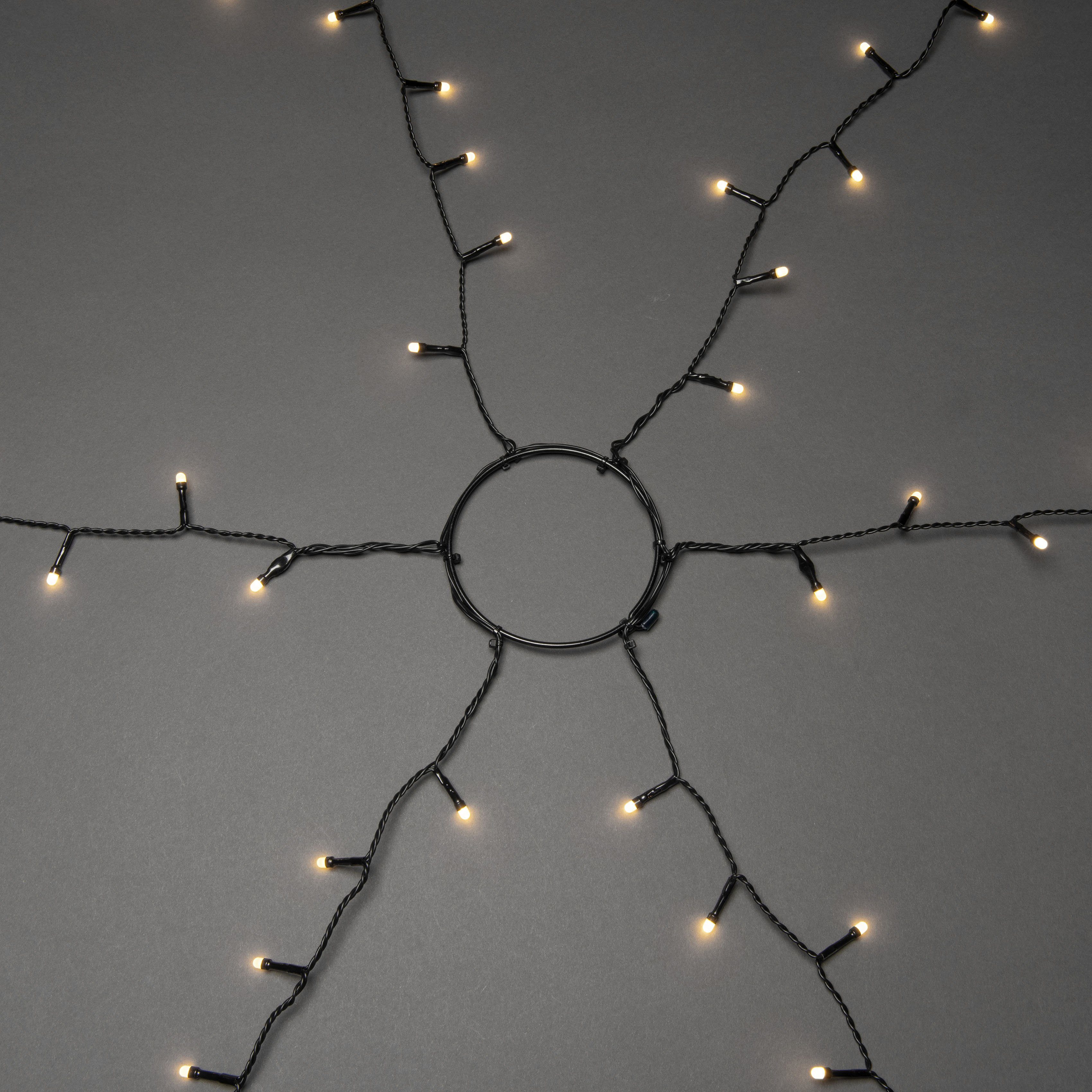 KONSTSMIDE LED-Baummantel Weihnachtsdeko aussen, Dioden LED 6 Stränge weiße 45 270-flammig, warm Lichterkette Christbaumschmuck, à gefrostete