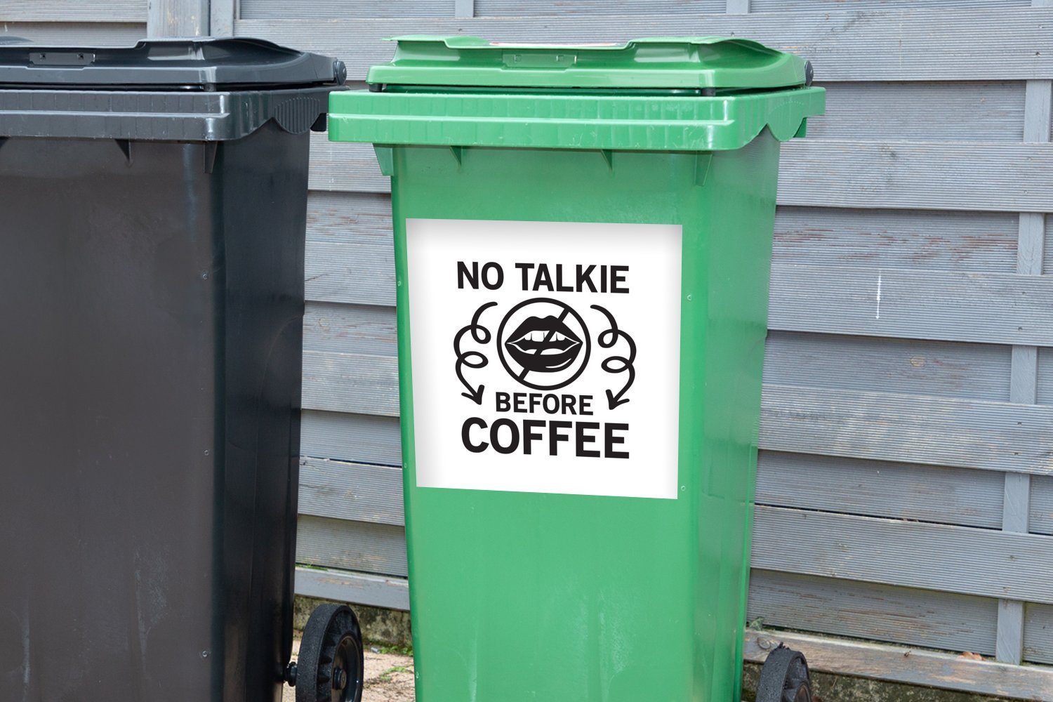 Container, Kaffee - Zitate Sticker, Gespräch Sprichwörter Kein Mülleimer-aufkleber, Abfalbehälter St), vor MuchoWow Mülltonne, (1 Kaffee - Wandsticker dem -