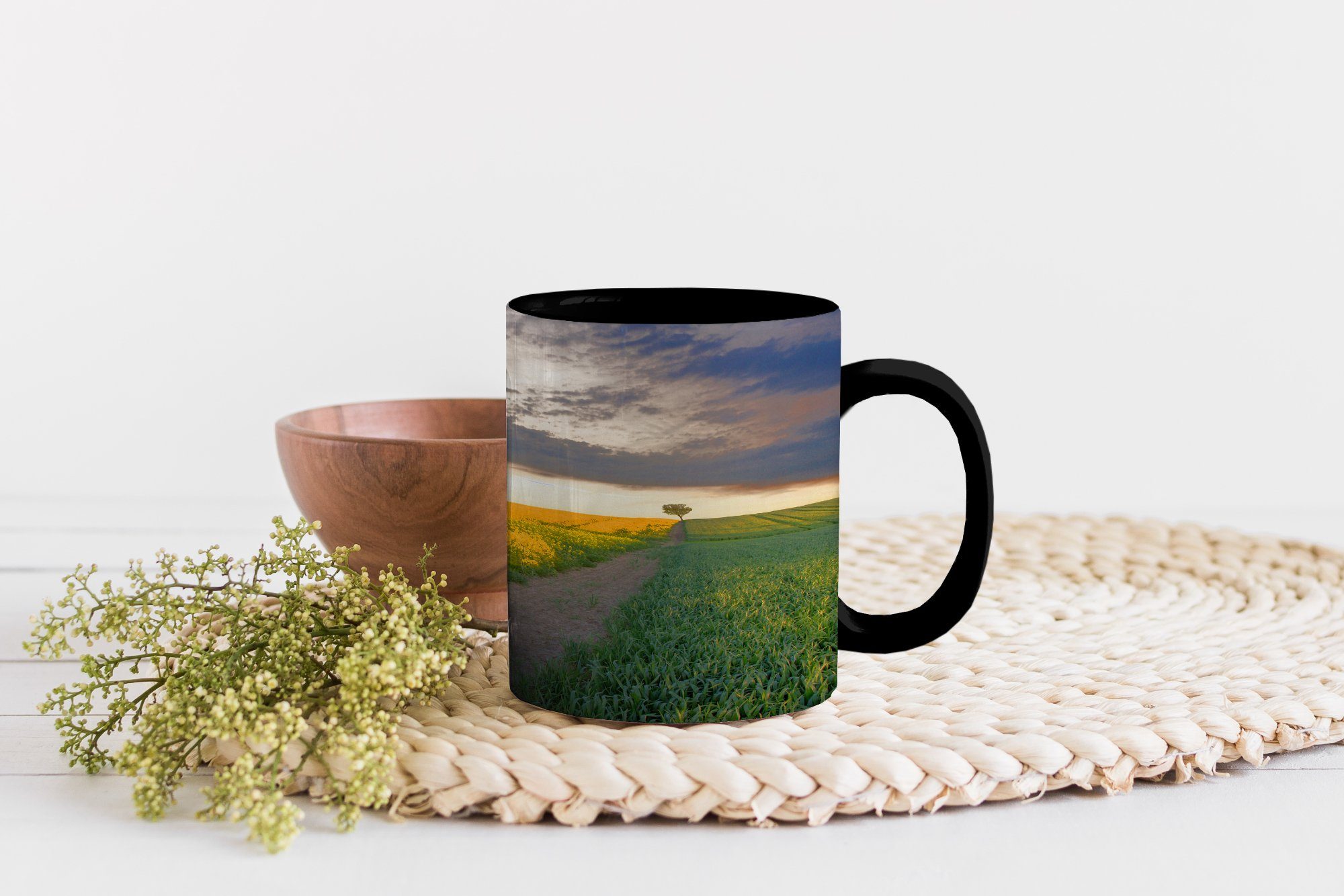 MuchoWow Farbwechsel, in gelben Zaubertasse, einem Baum Geschenk Teetasse, Feld, Kaffeetassen, Einsamer Keramik, Tasse