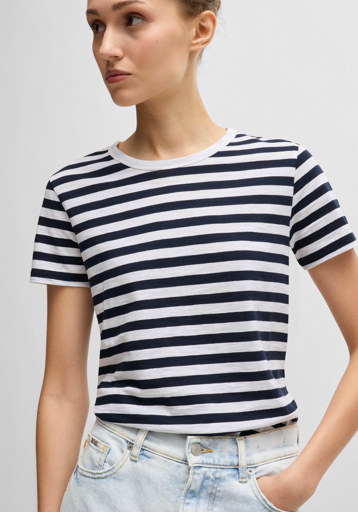 BOSS ORANGE T-Shirt Esla Striped Premium Damenmode Premium Damenmode, im gestreiften Design