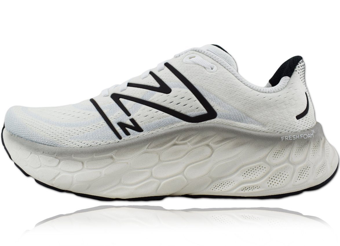 New Balance Fresh Foam X More v4 White mit Black Metallic New Balance  Herren Langlaufschuhe