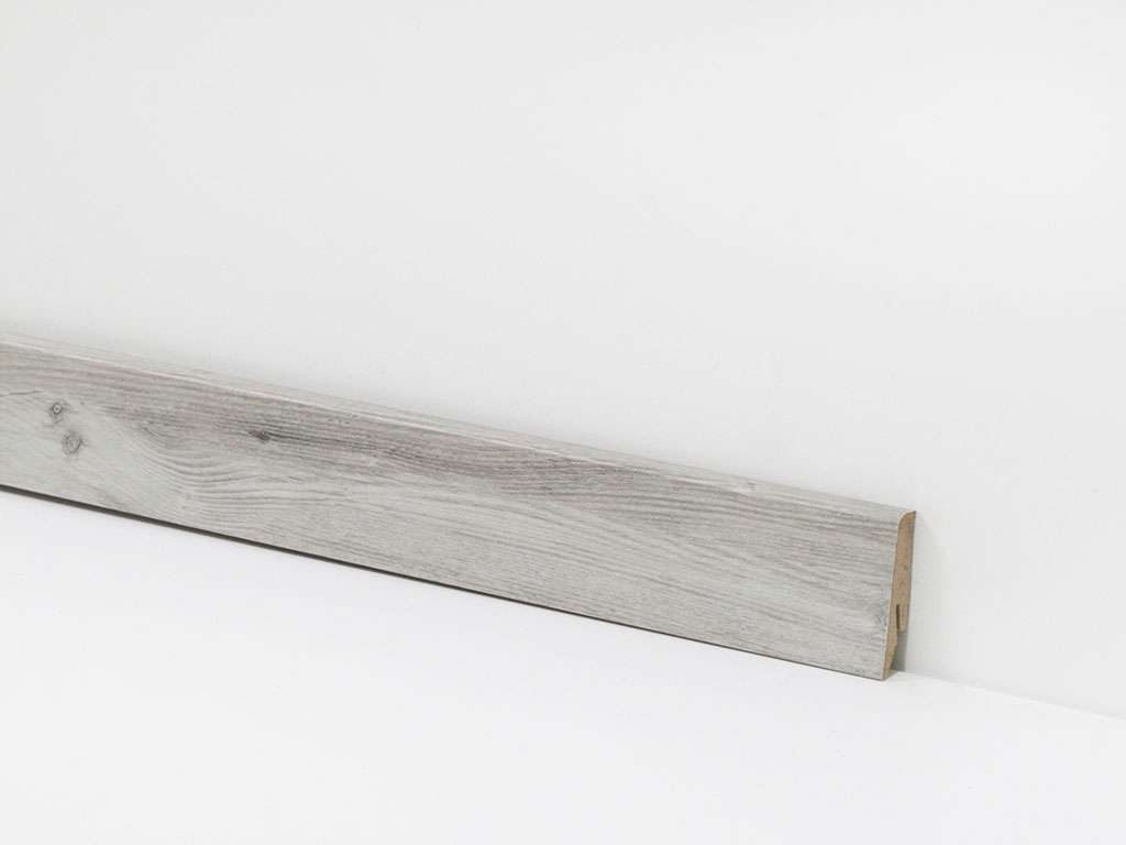 Check Sockelleiste Equipped– passend zu Check – Vinyl, Klickboden & andere Bodenbeläge, 1 Stück – 2400 x 58 x 18 mm, Clip- oder Klebemontage