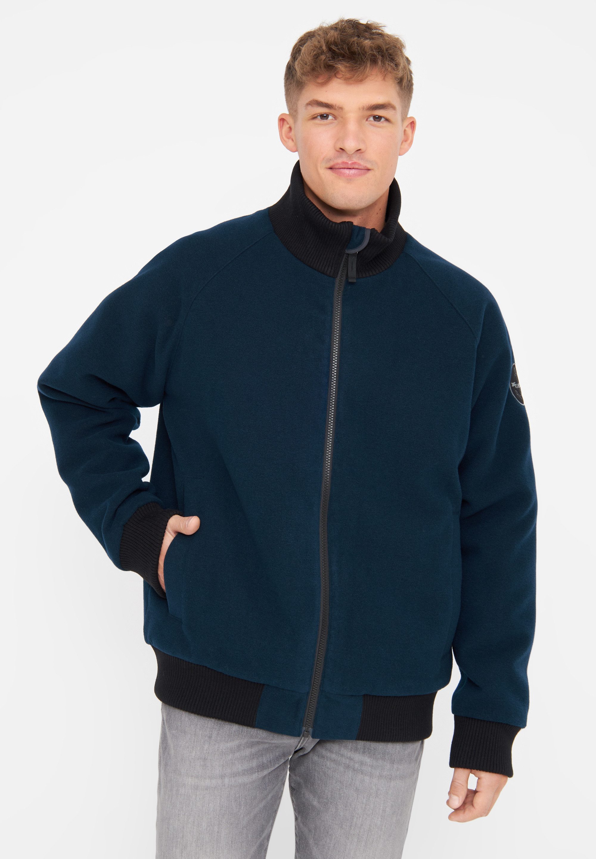 Derbe Anorak Cabholm Recycelte Carbanjacke, personalisierte Knöpfe, gesticktes Logo