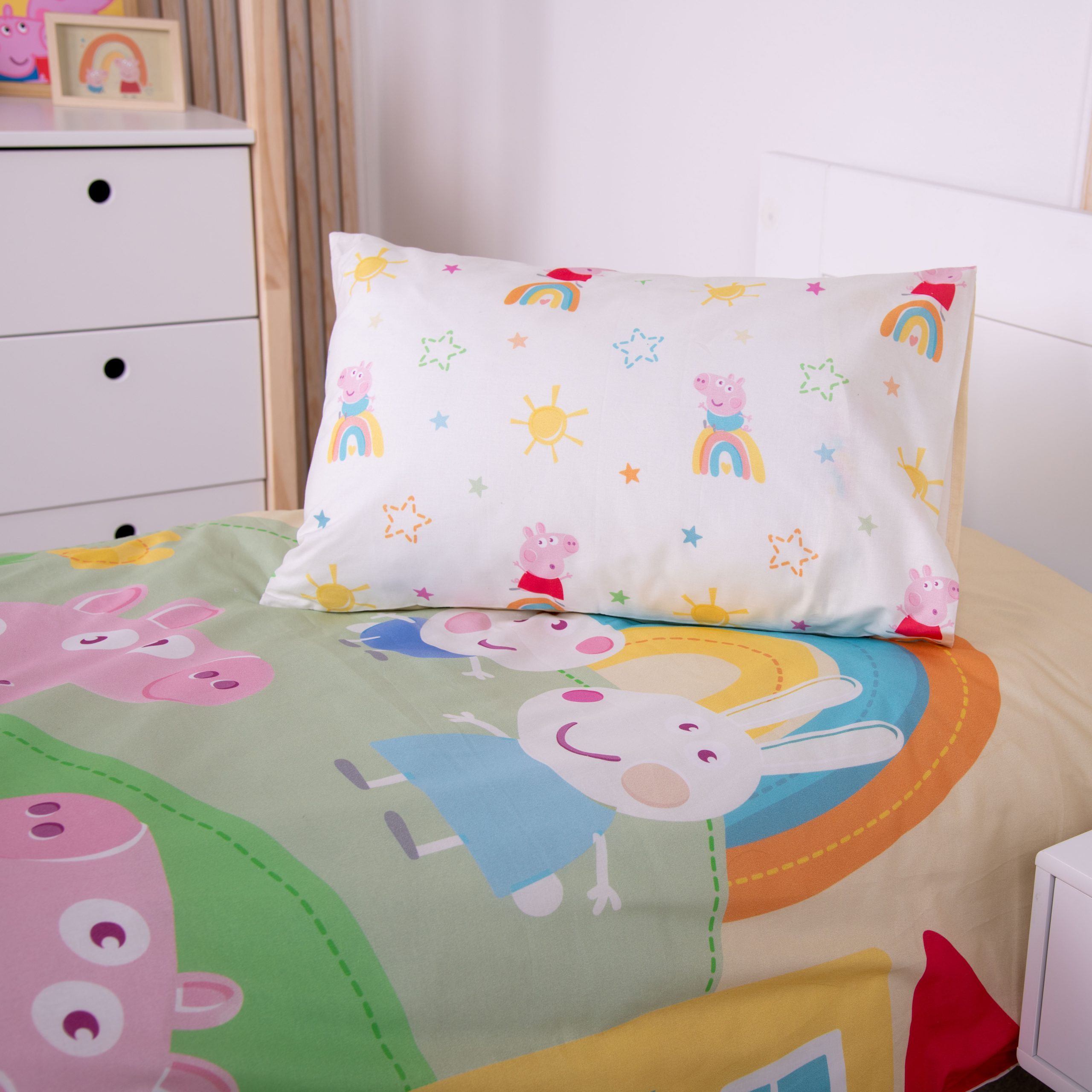 Stoffschmiede Babybettwäsche - Peppa Wutz - ‘Peppas Welt’ - 100x135cm + 40x60cm, 100% Baumwolle