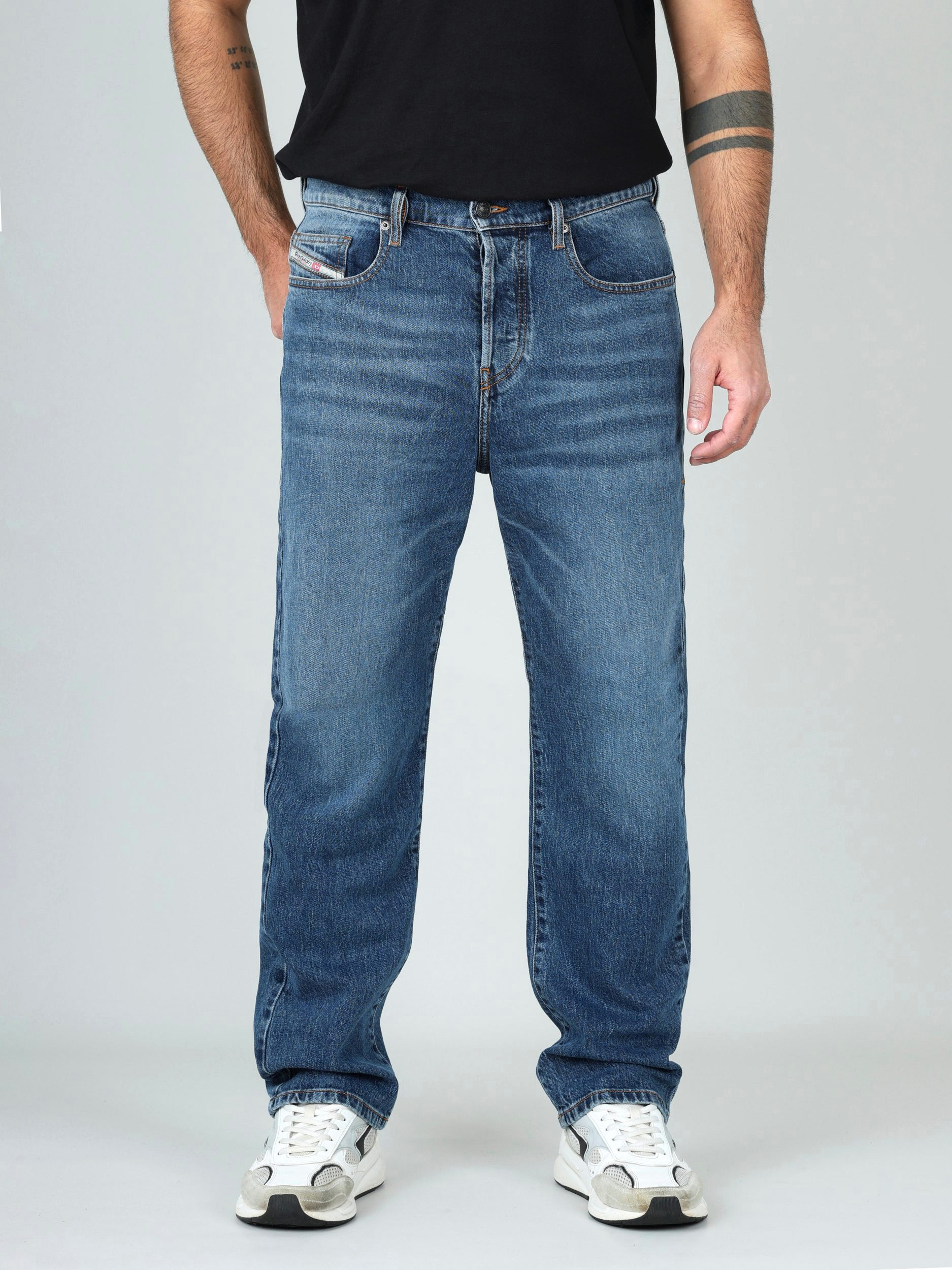 Diesel Straight-Jeans lockere, gerade Beinform - 2020 D-VIKER R07RX - Länge:32