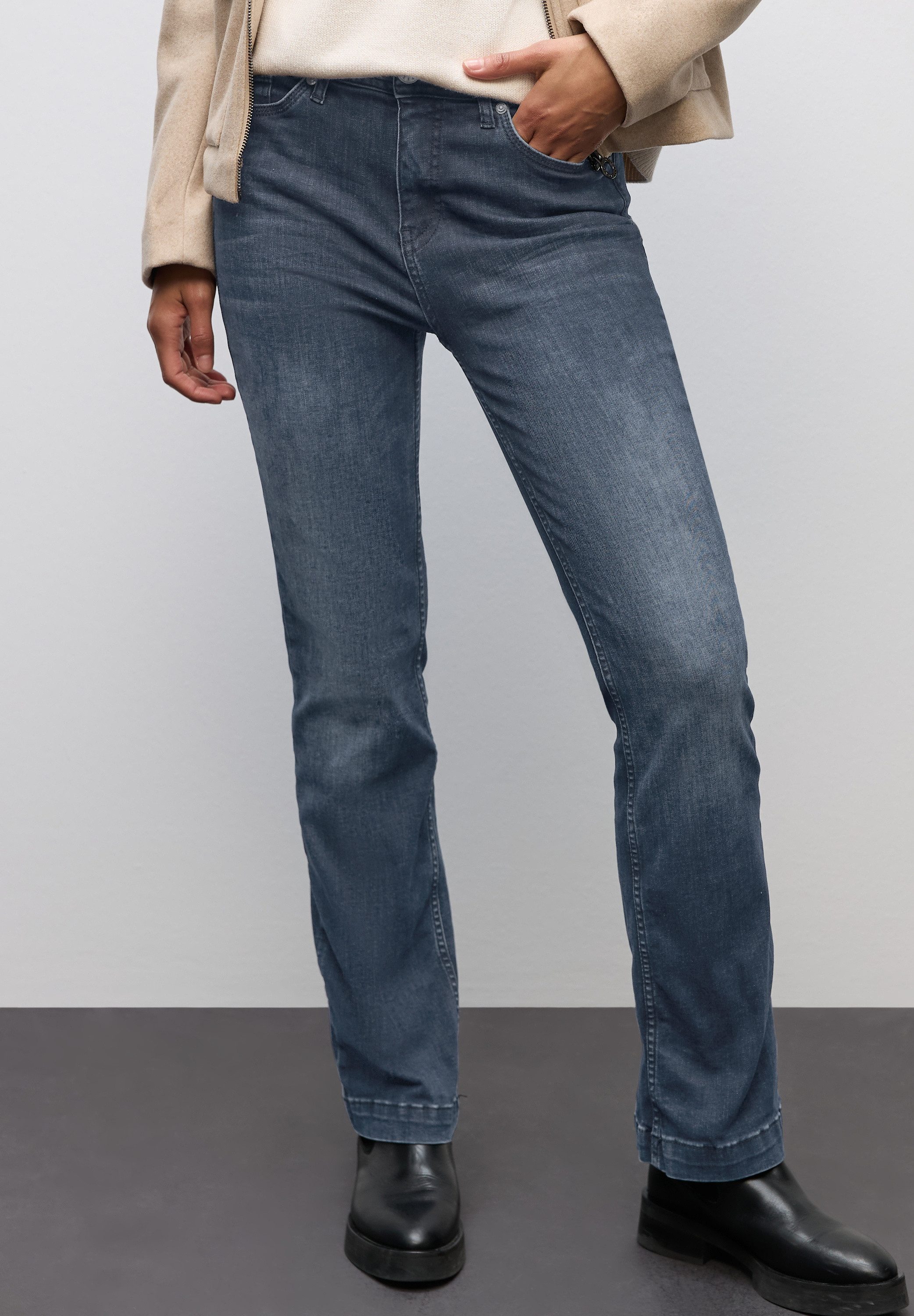 STREET ONE Slim-fit-Jeans QR Style Bootcut im 5-Pocket-Style und mit Stretch