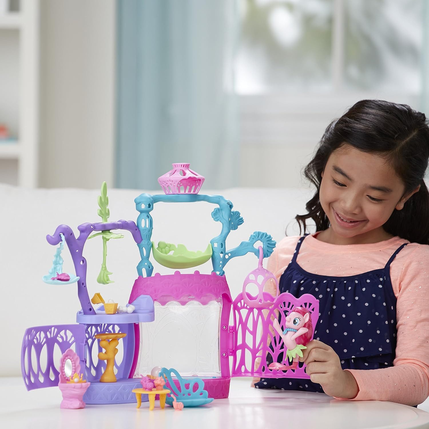 Hasbro Spielzeug-Boot My Little Pony, Muschel Lagune, 13 Zubehörteile, magische Lichteffekte & Blubberblasen