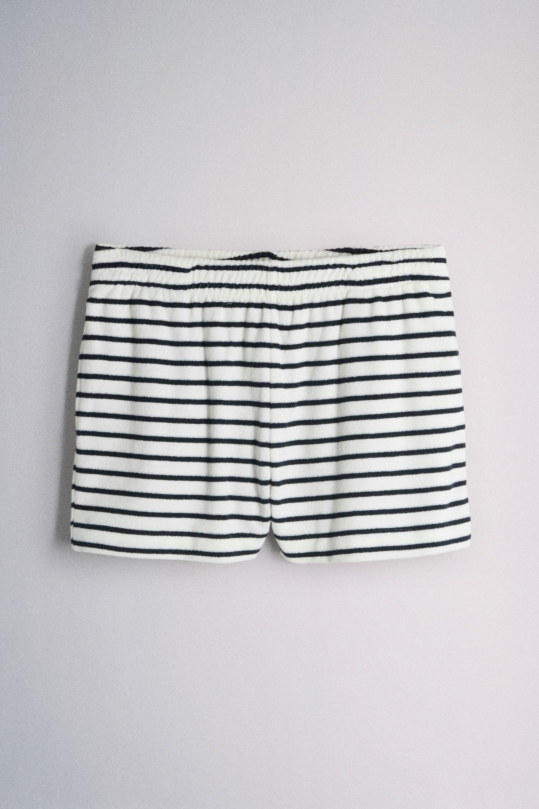 The Set Freizeitanzug The Set 3er-Pack aus Frottee-Shorts und Tasche (3-tlg)