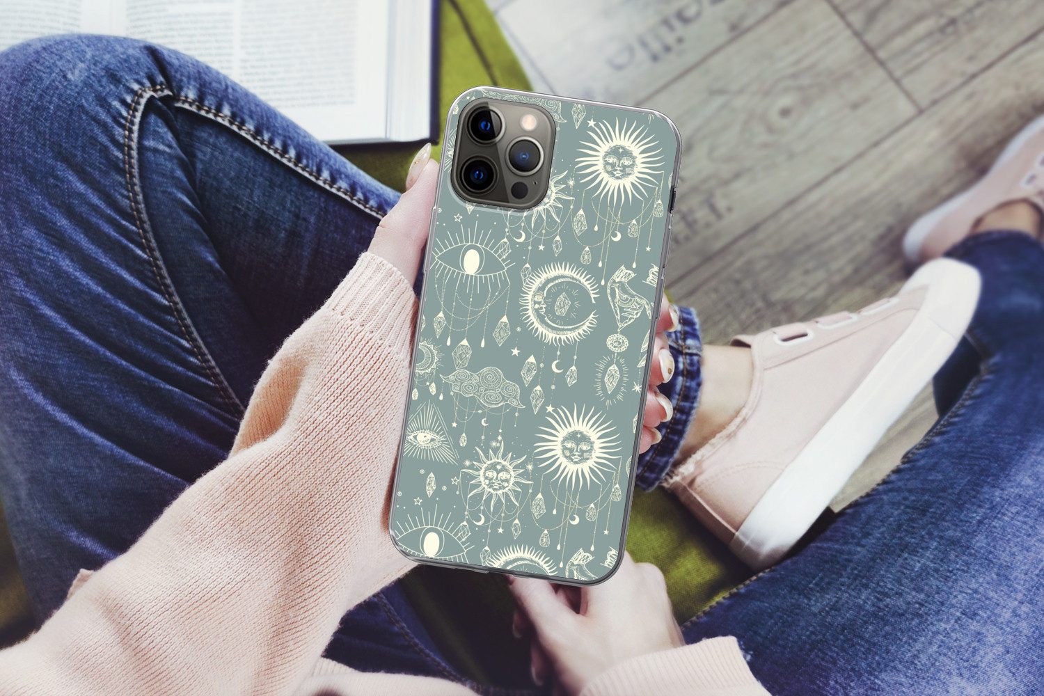 MuchoWow Handyhülle für Apple iPhone 12 Pro Boho - Druck - Blau - Sonne - Augen - Zen, Smartphone-Bumper, Print, Handy Schutzhülle Dünn
