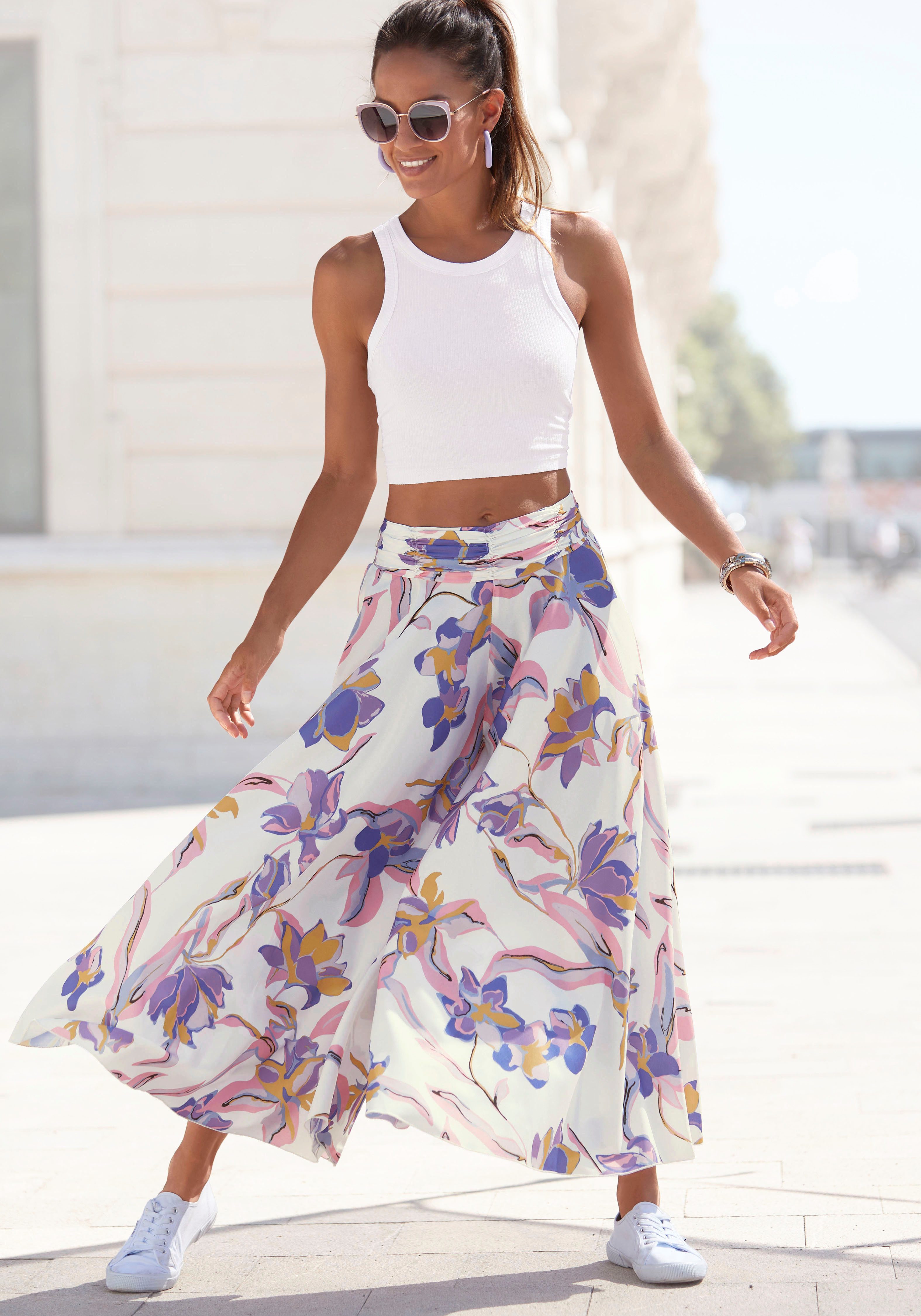 LASCANA Hosenrock mit floralem Druck, Culotte, extraweites Bein, luftige Sommerhose